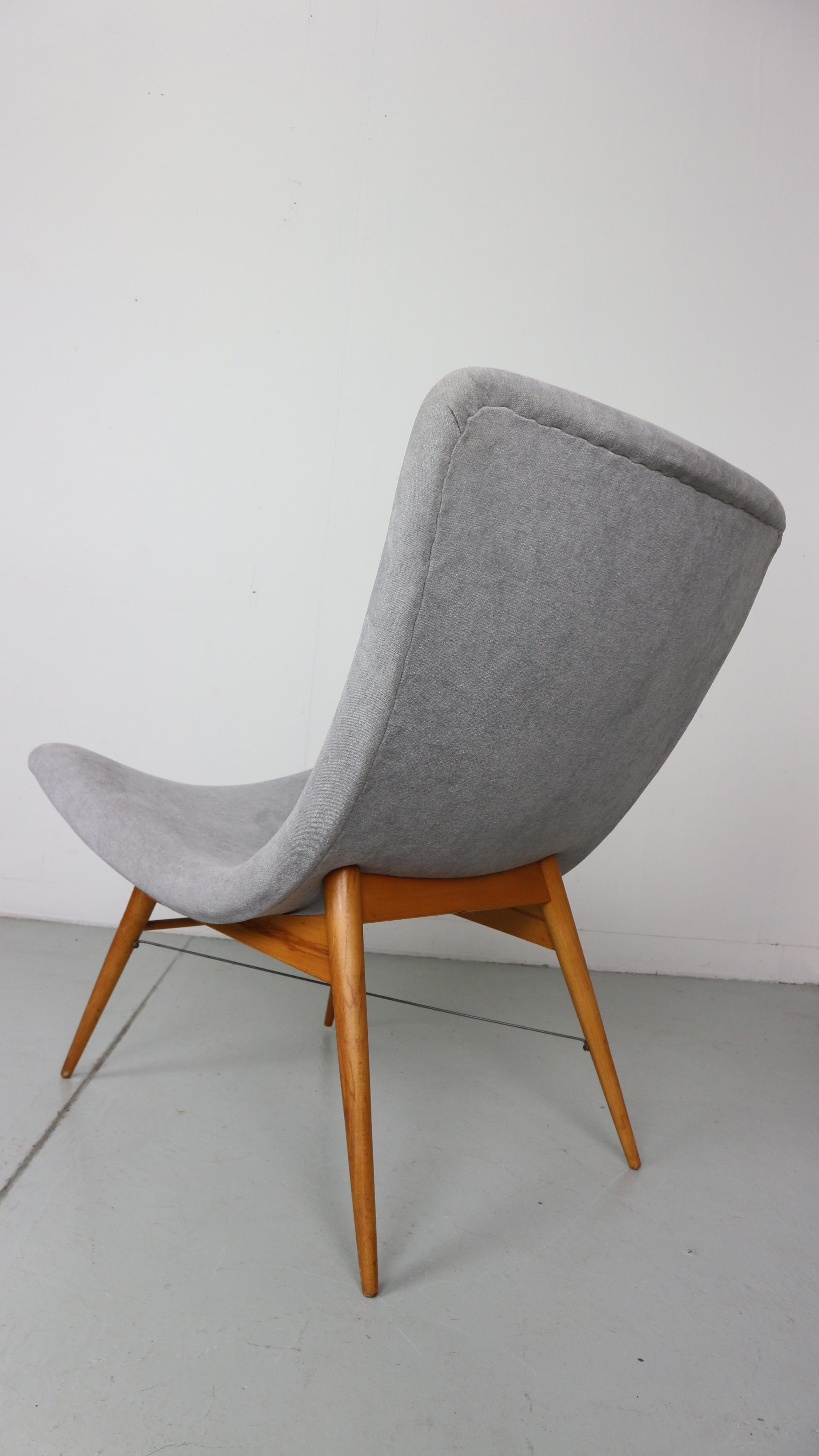 Two Lounge Chairs by Miroslav Navratil, Newly upholstered, 1959s For Sale 3