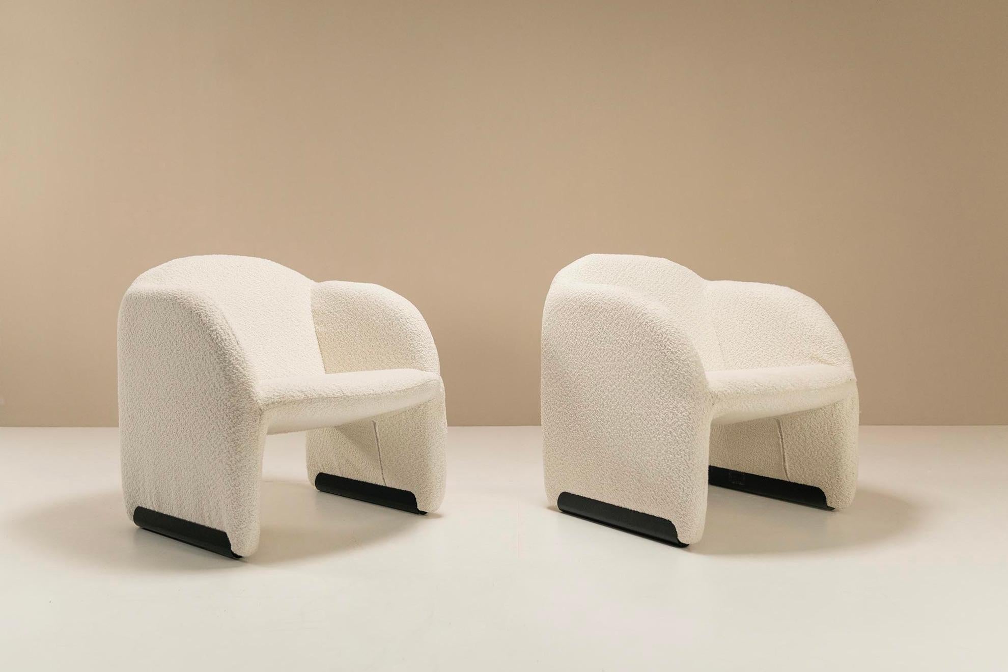 Il s'agit de deux chaises longues classiques Artifort conçues par le designer français Pierre Paulin. Ce modèle, baptisé 