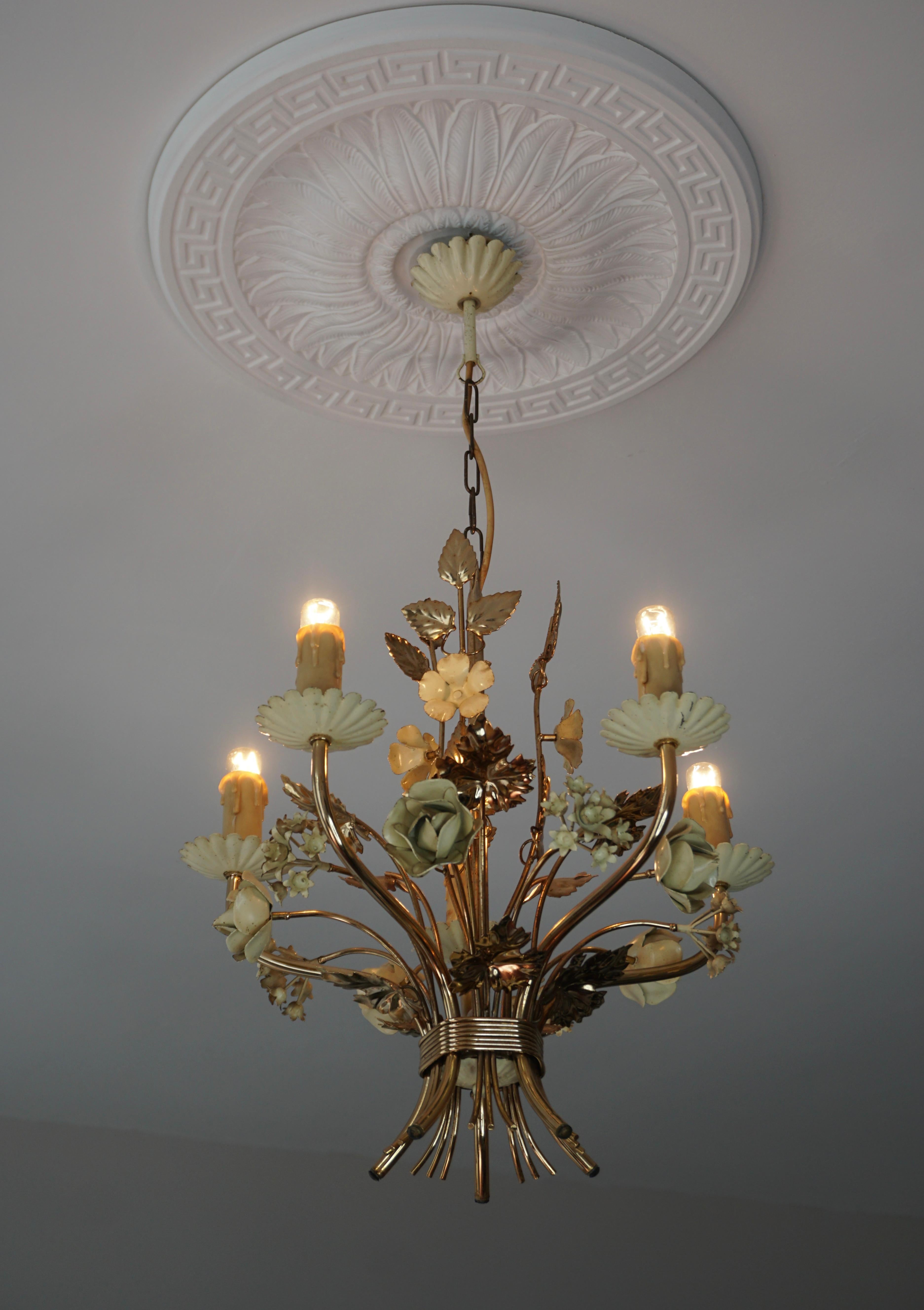 Two Lovely Gilt Brass Flower Leaves Chandelier, Italy, circa 1950s In Good Condition For Sale In Antwerp, BE