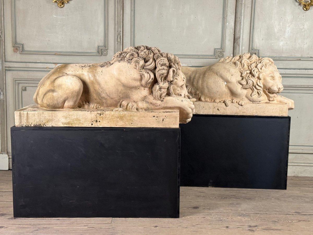Two Lying Lions In White Terracotta After Canova, 19th Century For Sale 7
