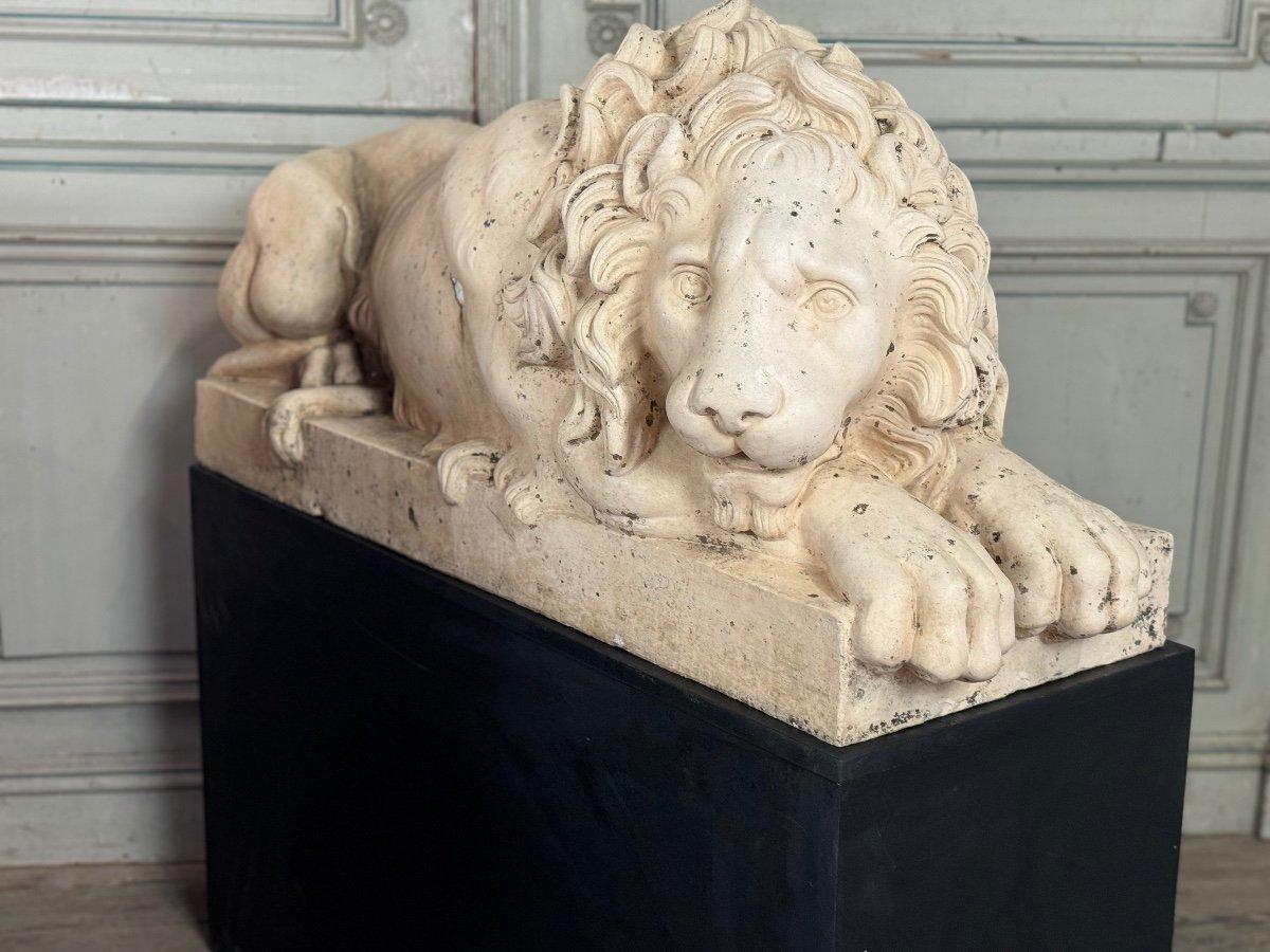 European Two Lying Lions In White Terracotta After Canova, 19th Century For Sale