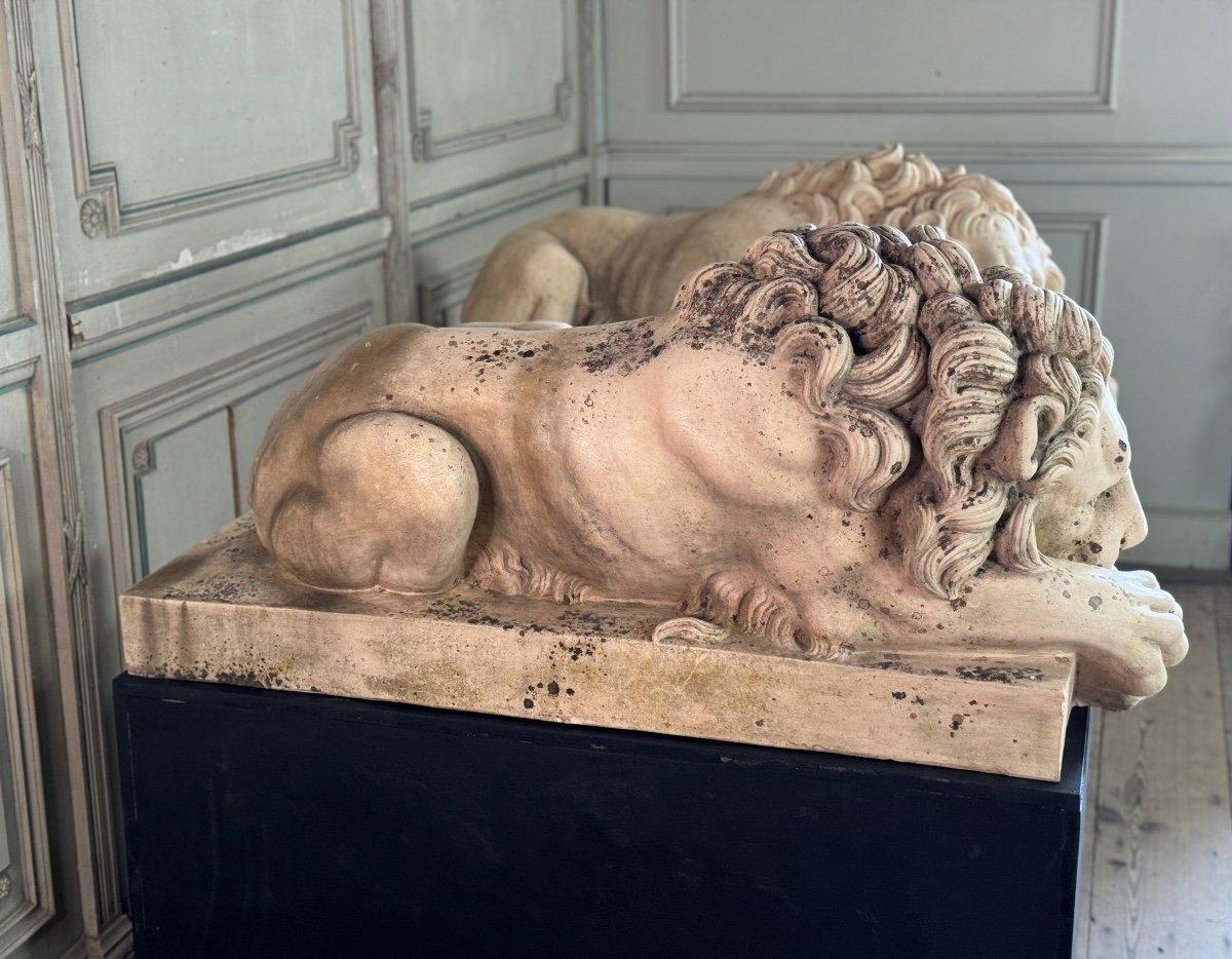 Two Lying Lions In White Terracotta After Canova, 19th Century For Sale 3