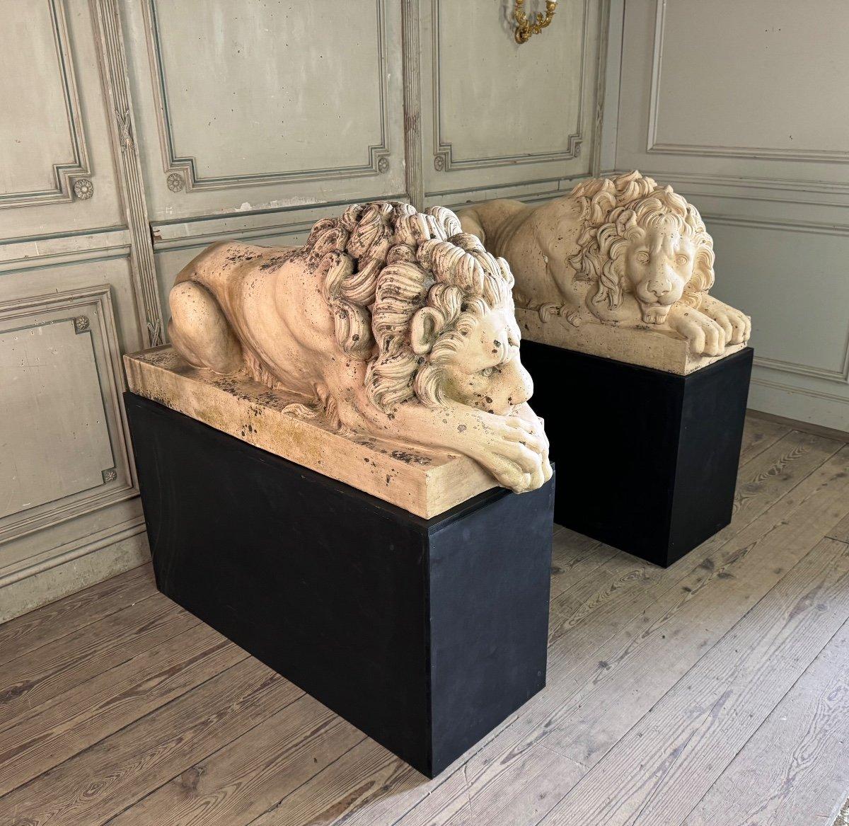 Two Lying Lions In White Terracotta After Canova, 19th Century For Sale 4