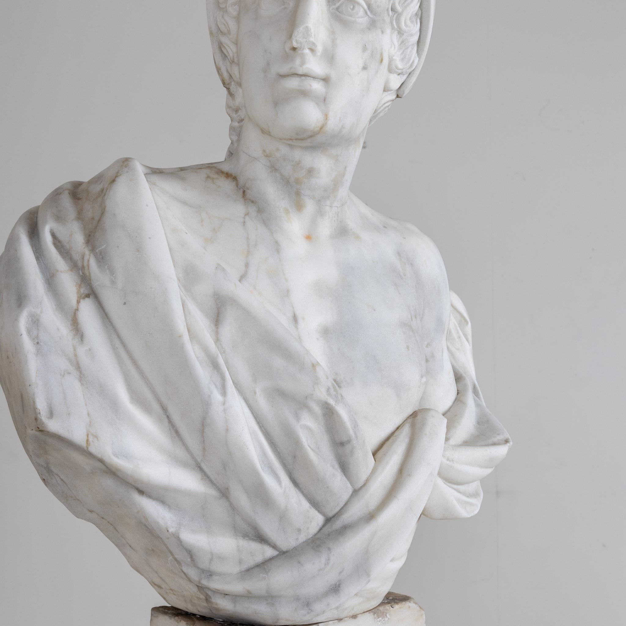 Deux bustes en marbre, 18ème siècle en vente 4
