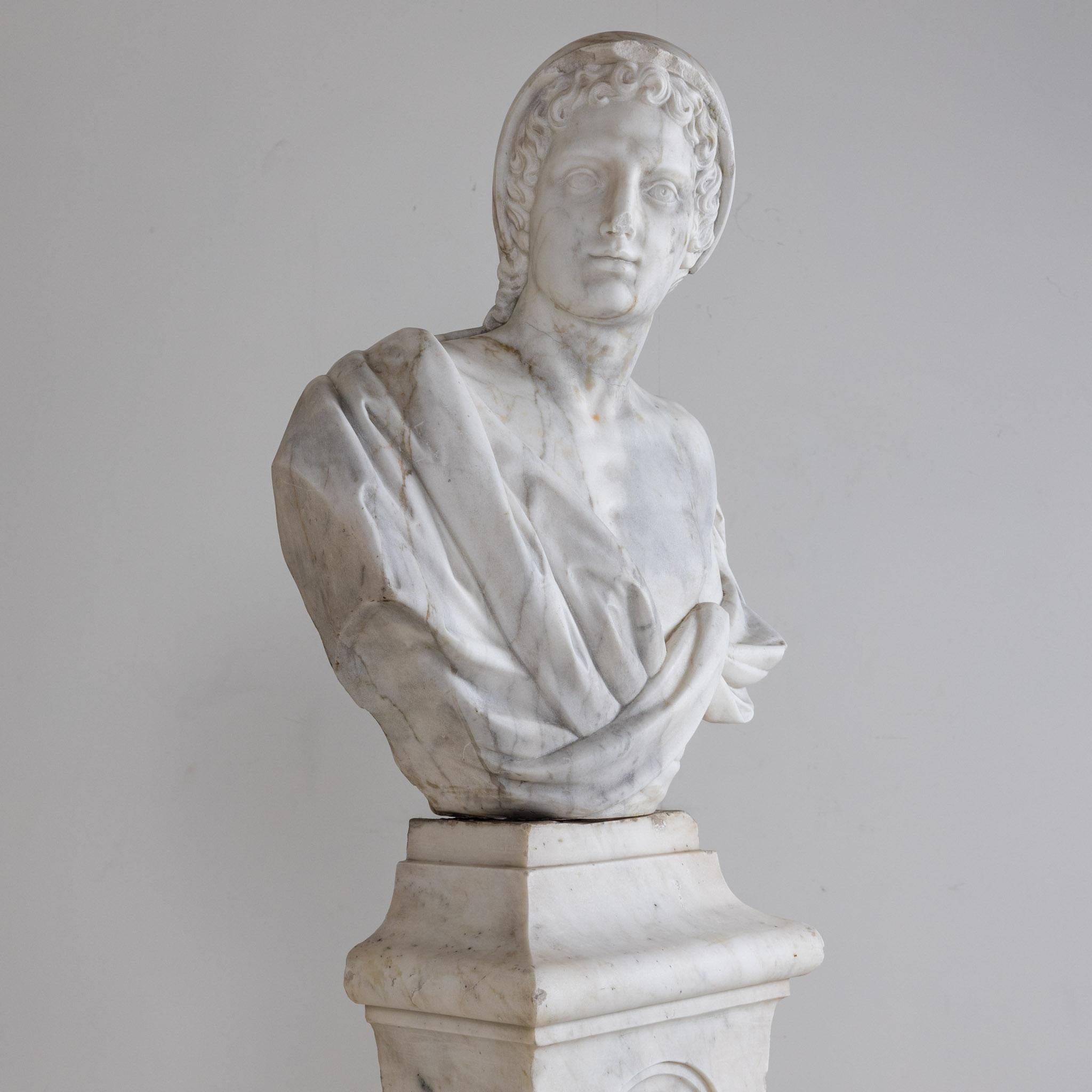 Deux bustes en marbre, 18ème siècle en vente 5