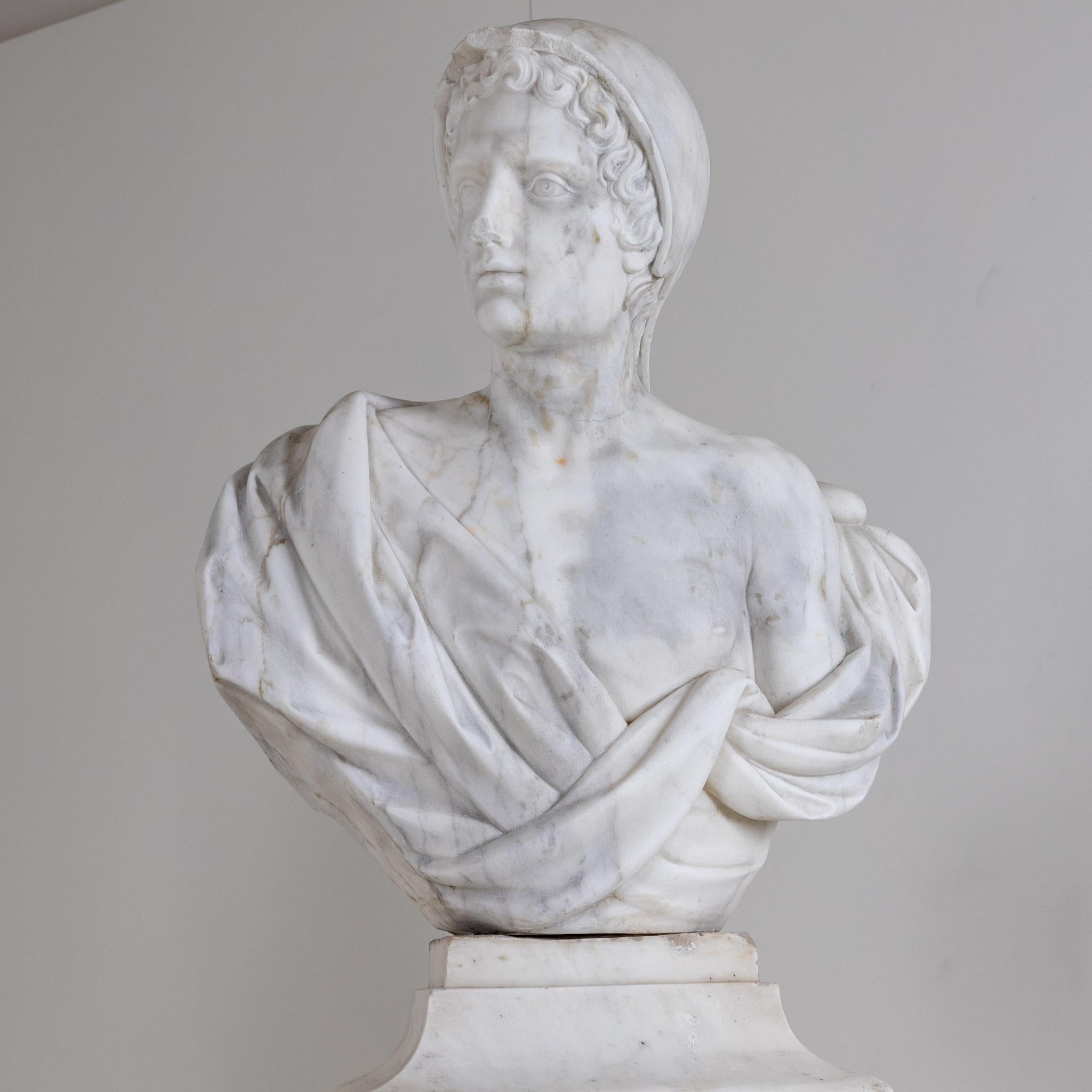 Marbre Deux bustes en marbre, 18ème siècle en vente