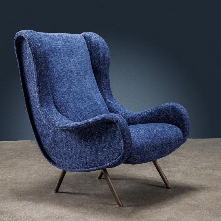 Pair of Senior model bergere armchairs, designed by Marco Zanuso and produced by Arflex starting from 1951. Padded in foam, they have a new fabric covering in shades of blue and white while the legs are in metal and brass.