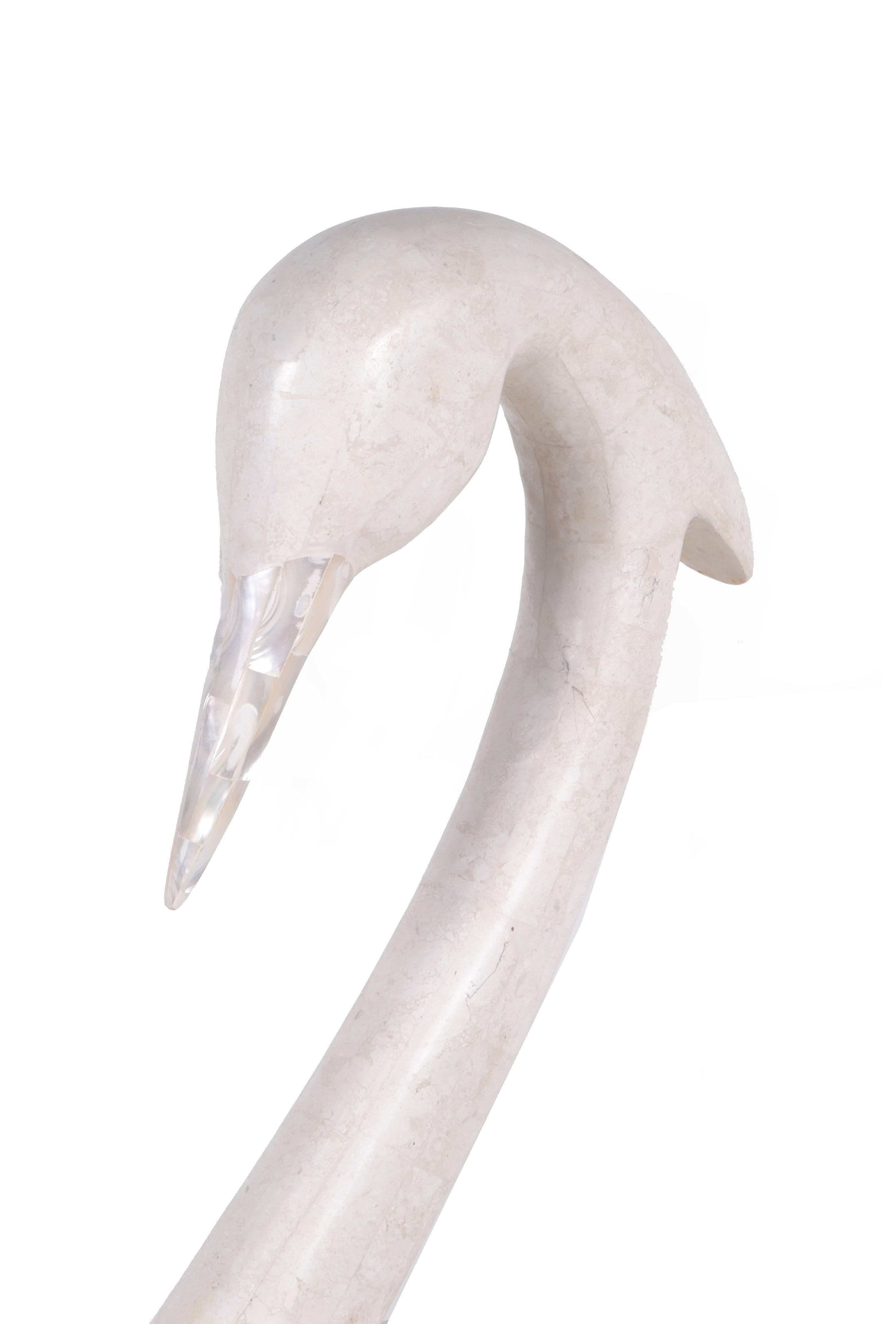 Fait main Deux oiseaux de la collection Marquis de Beverly Hills, pierre blanche ivoire et pierre fossile en vente