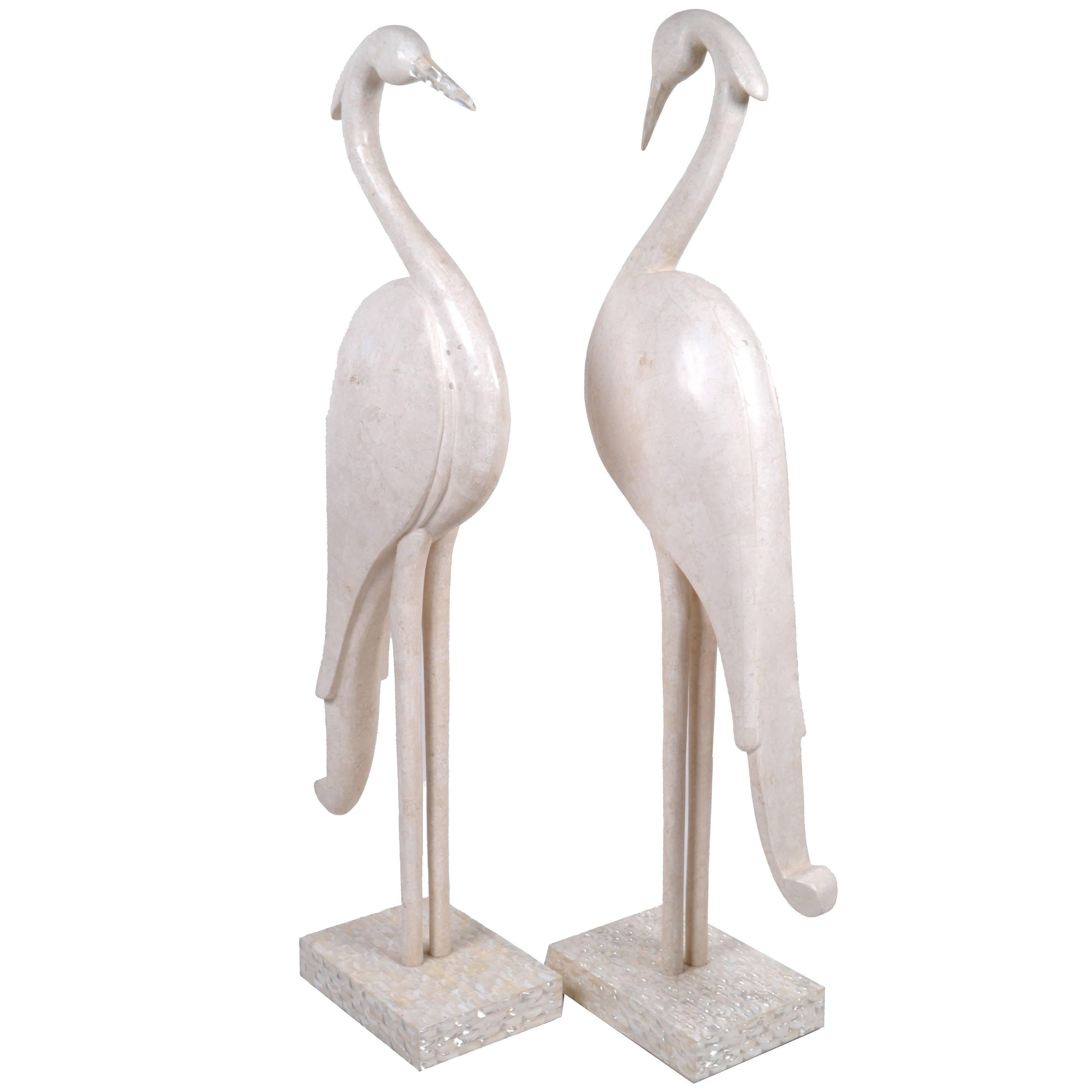 Deux oiseaux de la collection Marquis de Beverly Hills, pierre blanche ivoire et pierre fossile en vente