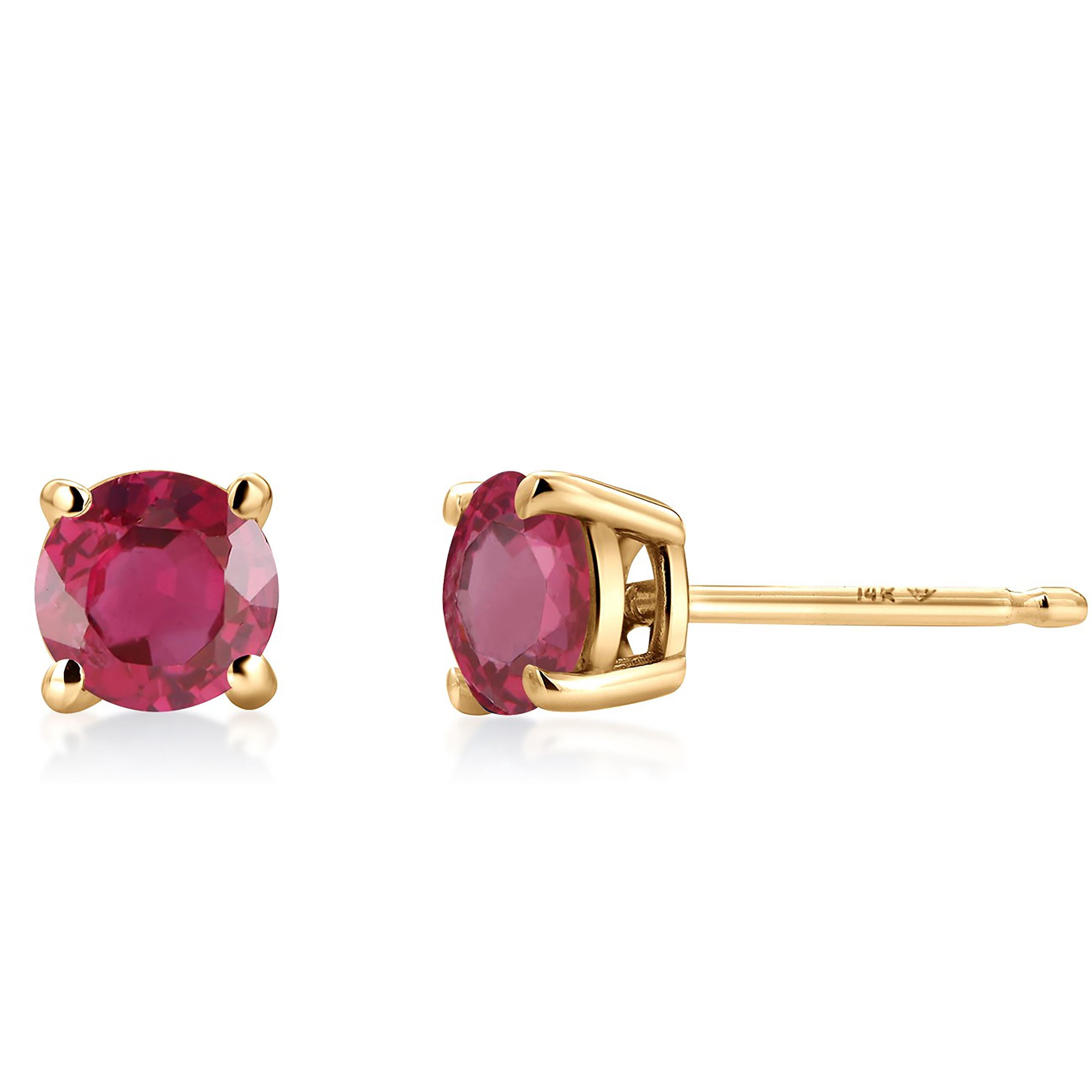 Two Matched Burma Rubies Weighing 1.05 Carat 0.20 Inch Yellow Gold Stud Earrings In New Condition For Sale In New York, NY