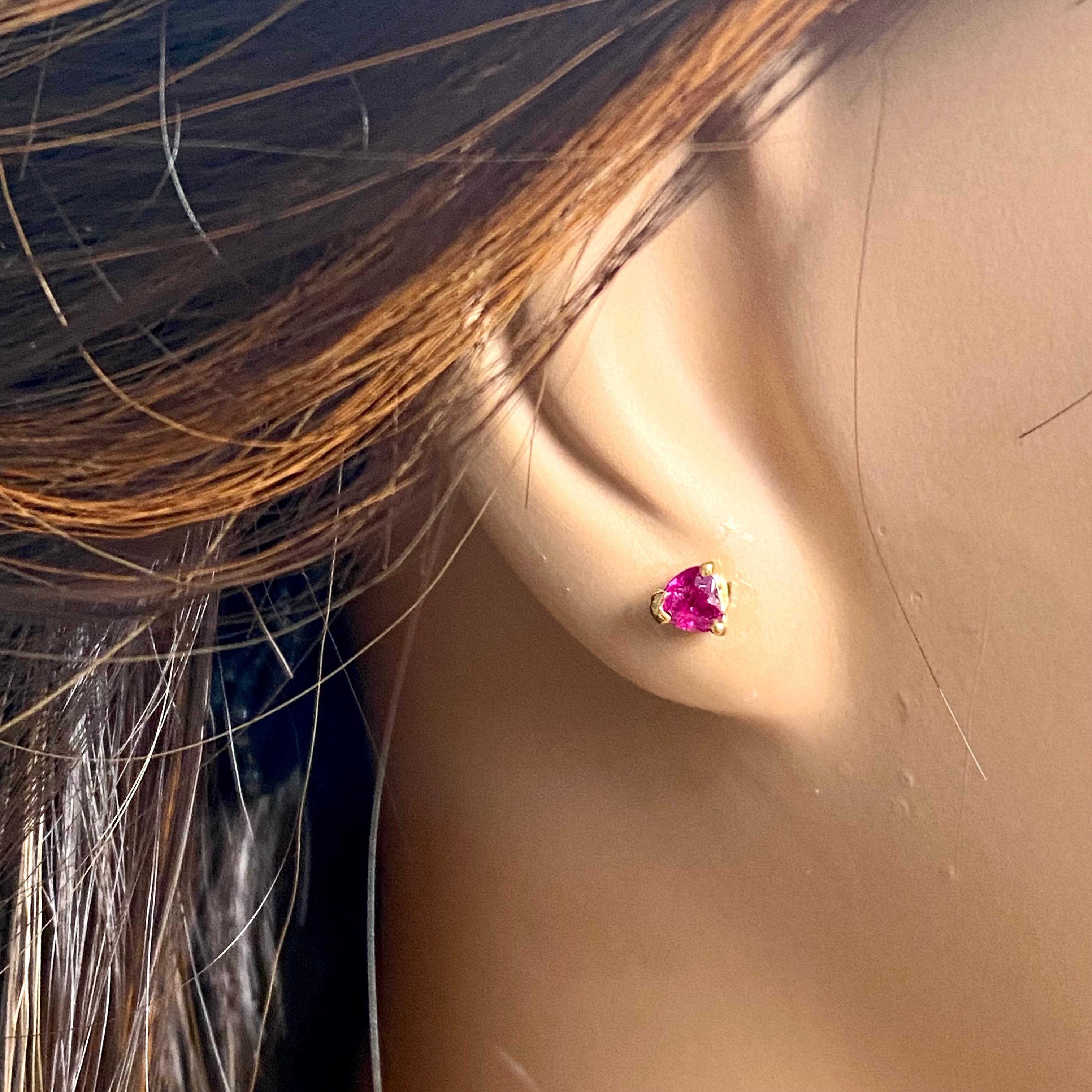 Two Matched Burma Rubies Weighing 1.05 Carat 0.20 Inch Yellow Gold Stud Earrings For Sale 2