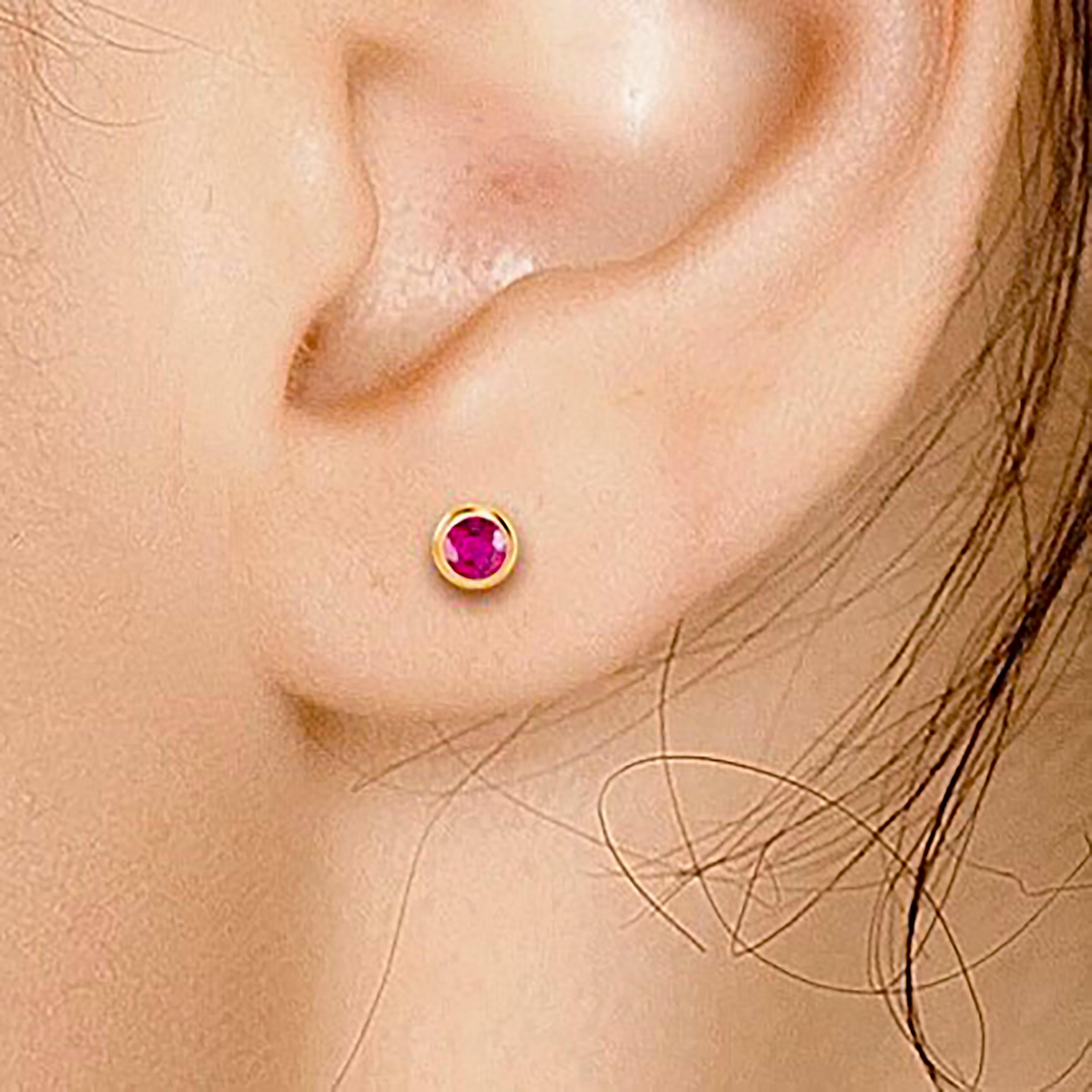 Contemporary Two Matched Burma Rubies Weighing 1.10 Carat Bezel Set Yellow Gold Stud Earrings