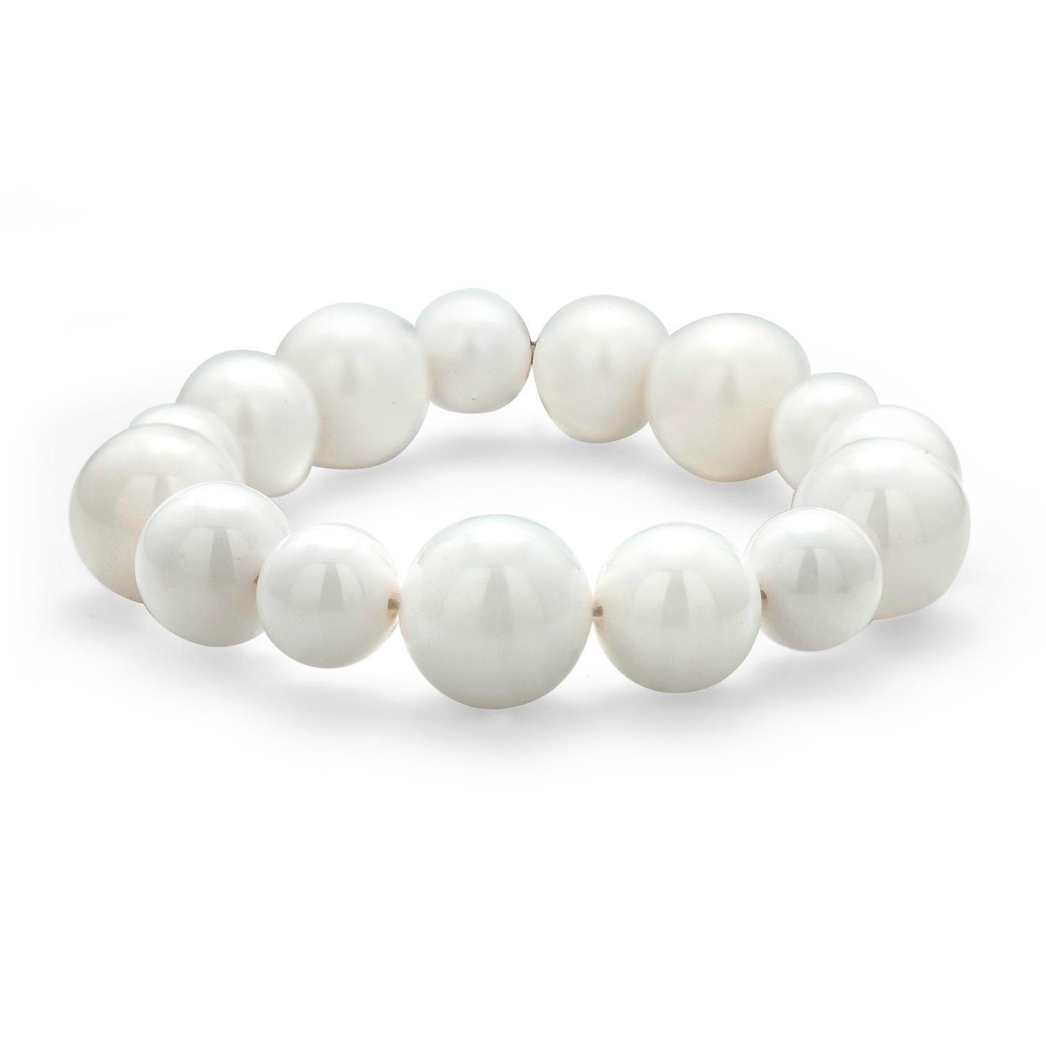 Two Matched White Agate Bead Bracelet In New Condition In New York, NY