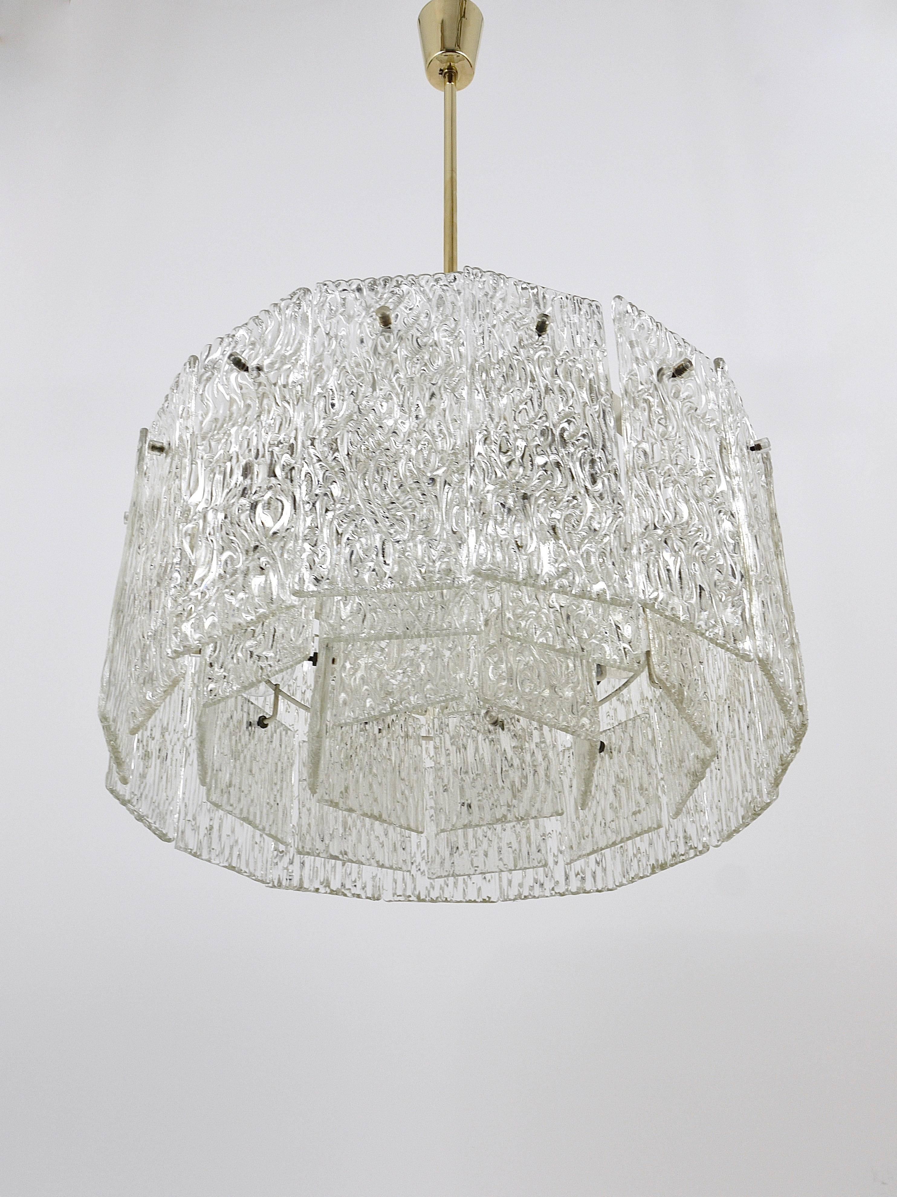 Kalmar Vienna Dos candelabros de tambor de latón y cristal de mediados de siglo, años 60 en venta 5