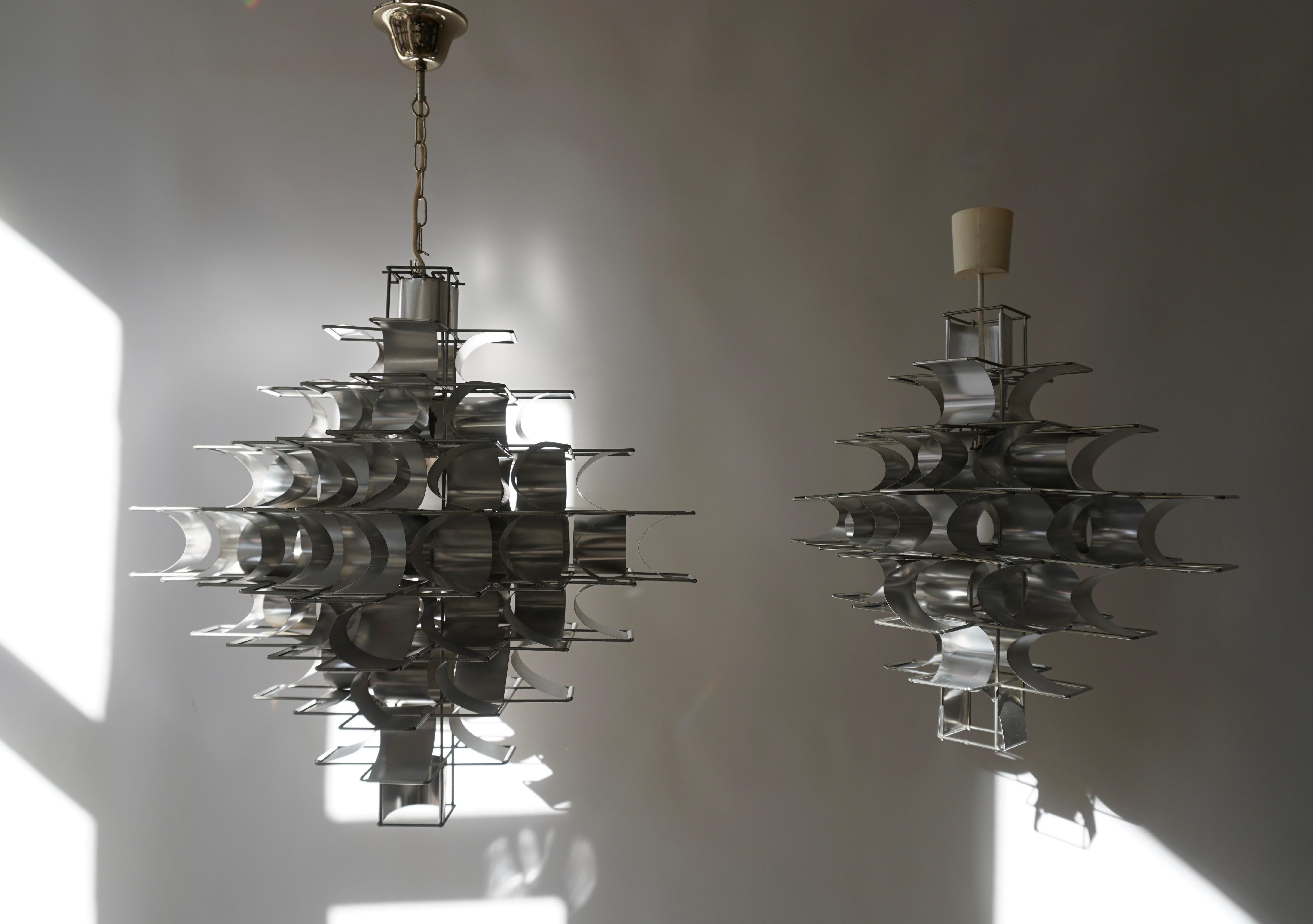 Alluminio Due lampadari Max Sauze Cassiopé, anni '70 in vendita