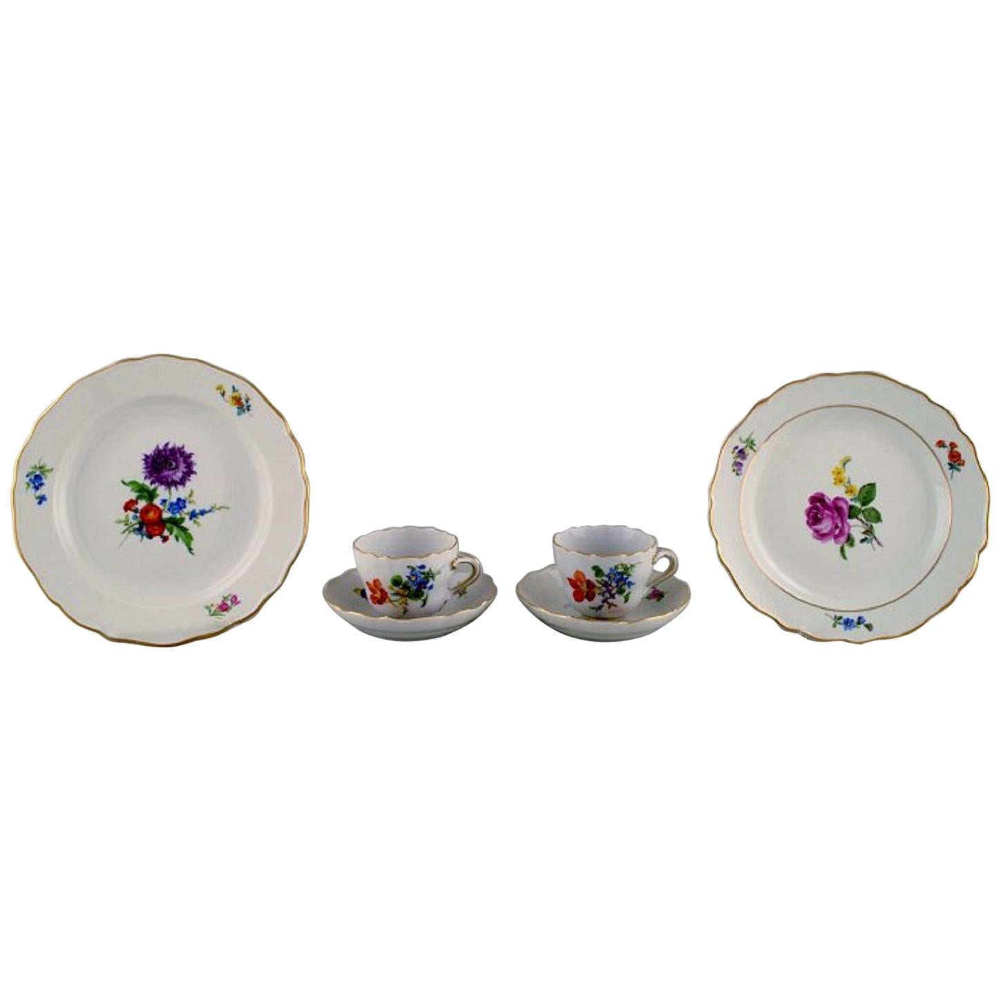 Two Meissen Coffee Cups with Saucers and Two Plates, 1920s-1930s