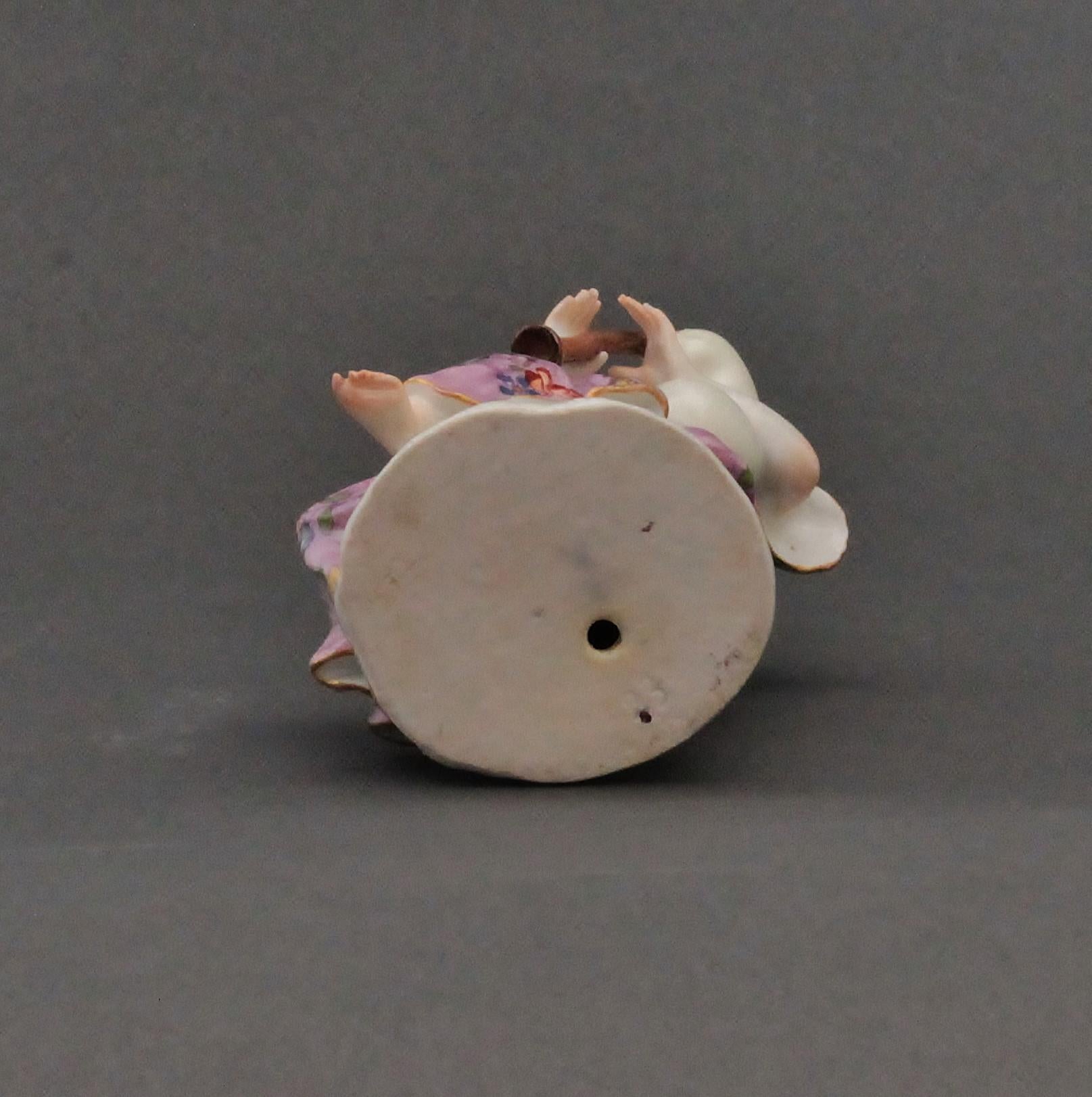 Two Meissen Figures of Young Ladies Playing Instruments, circa 1755-1760 For Sale 1
