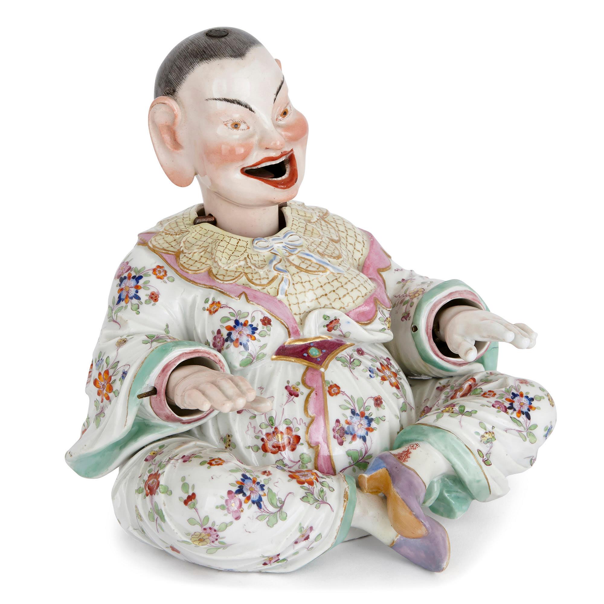 Allemand Deux figurines de pagode en porcelaine de Meissen chinoises avec signe de tête en vente