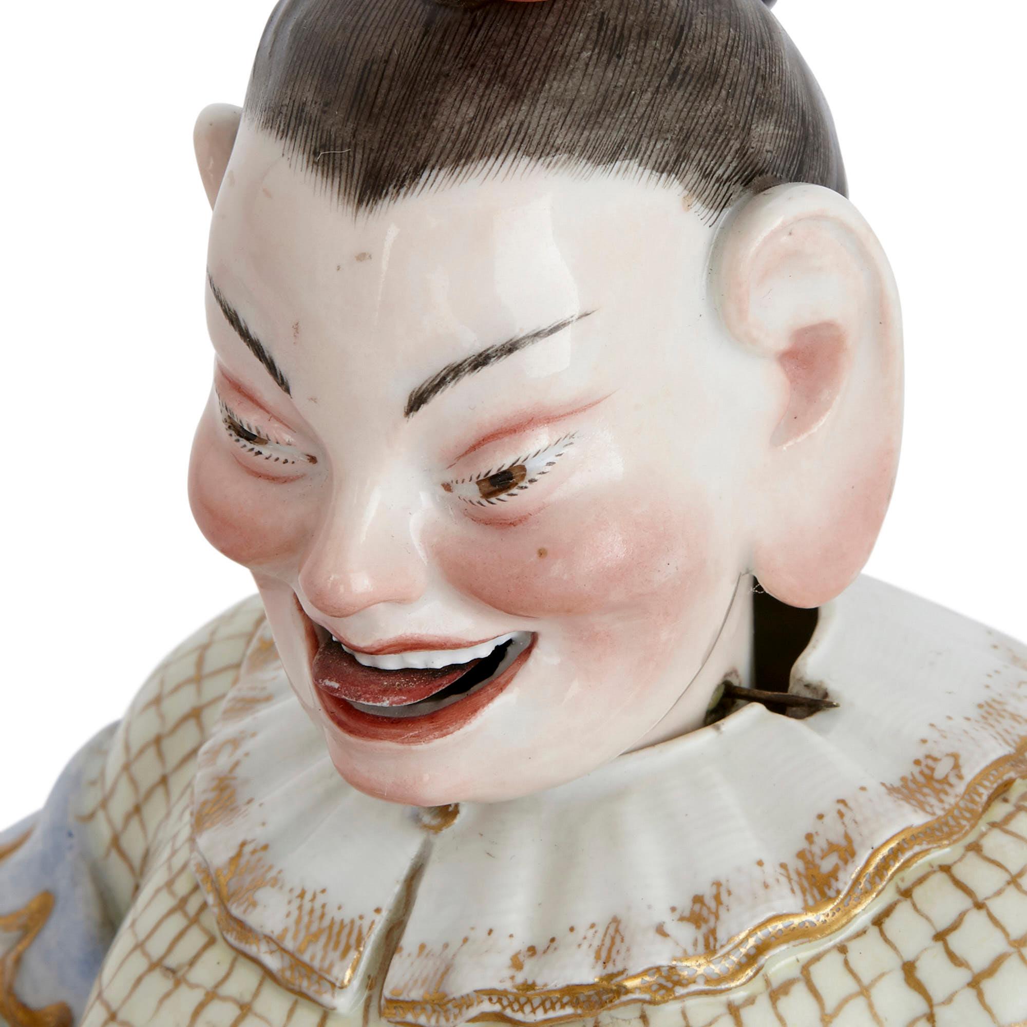 Doré Deux figurines de pagode en porcelaine de Meissen chinoises avec signe de tête en vente