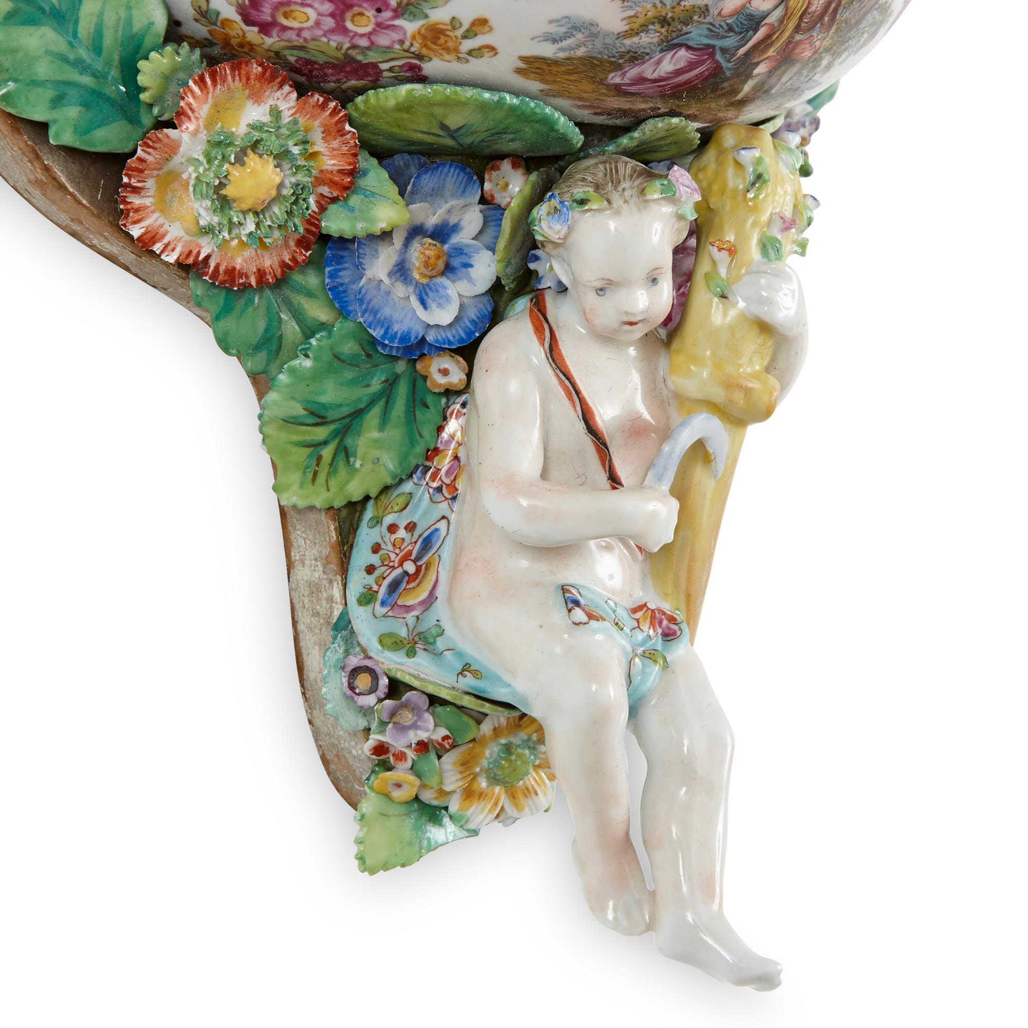Two Meissen Style Decorative Porcelain Wall Brackets In Good Condition In London, GB