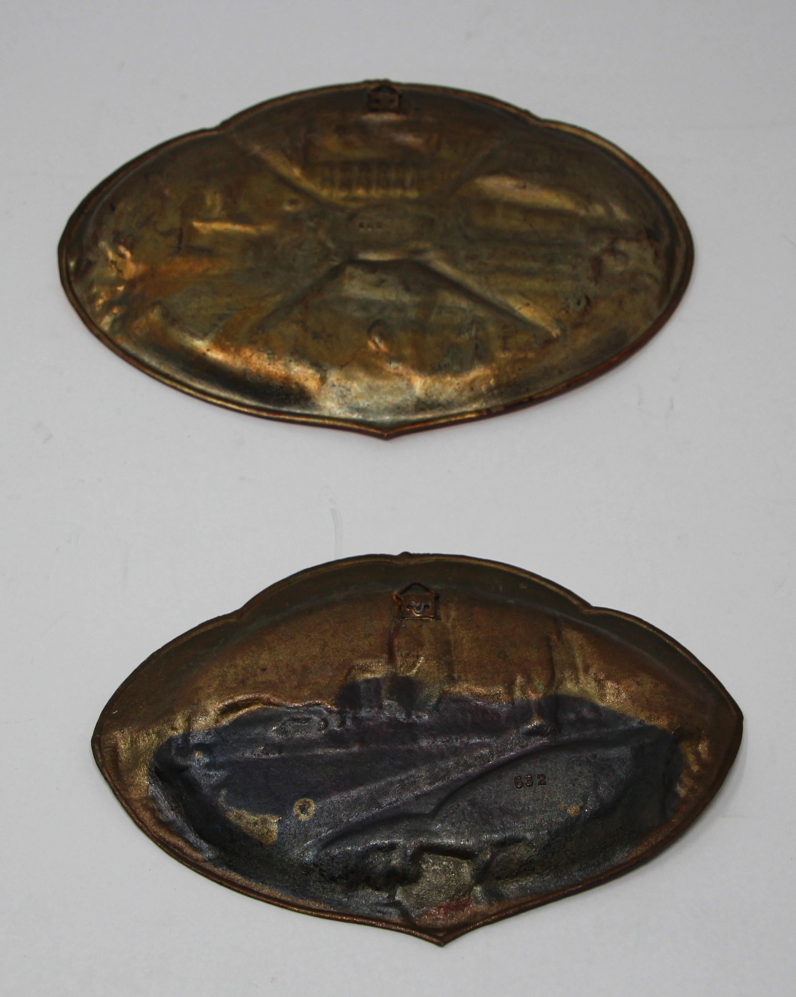 Deux assiettes en métal et cuivre Souvenir d'Allemagne en vente 6