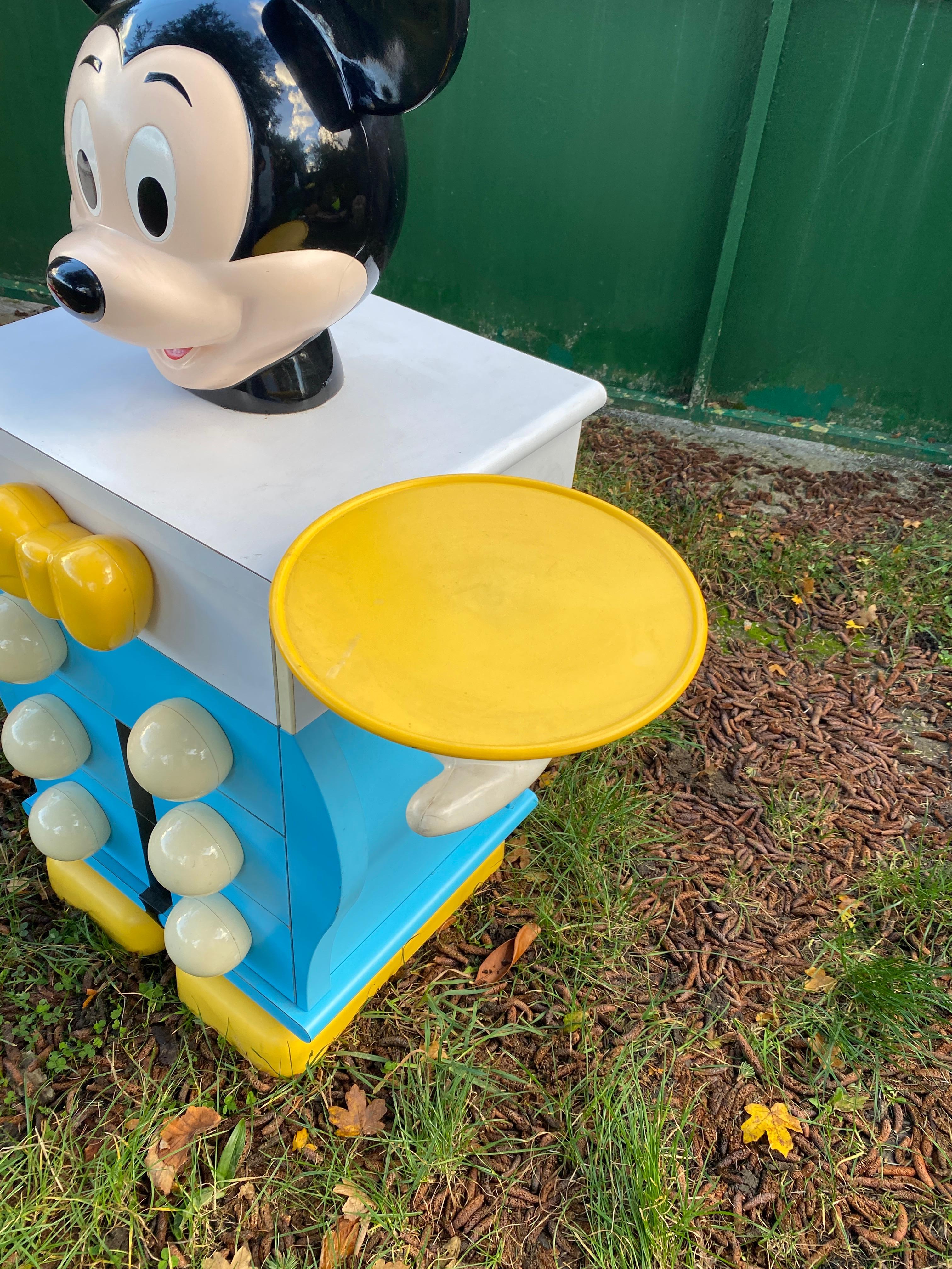 Plastique Deux  Commode Mickey Mouse de Pierre Colleu pour Disney par Starform en vente