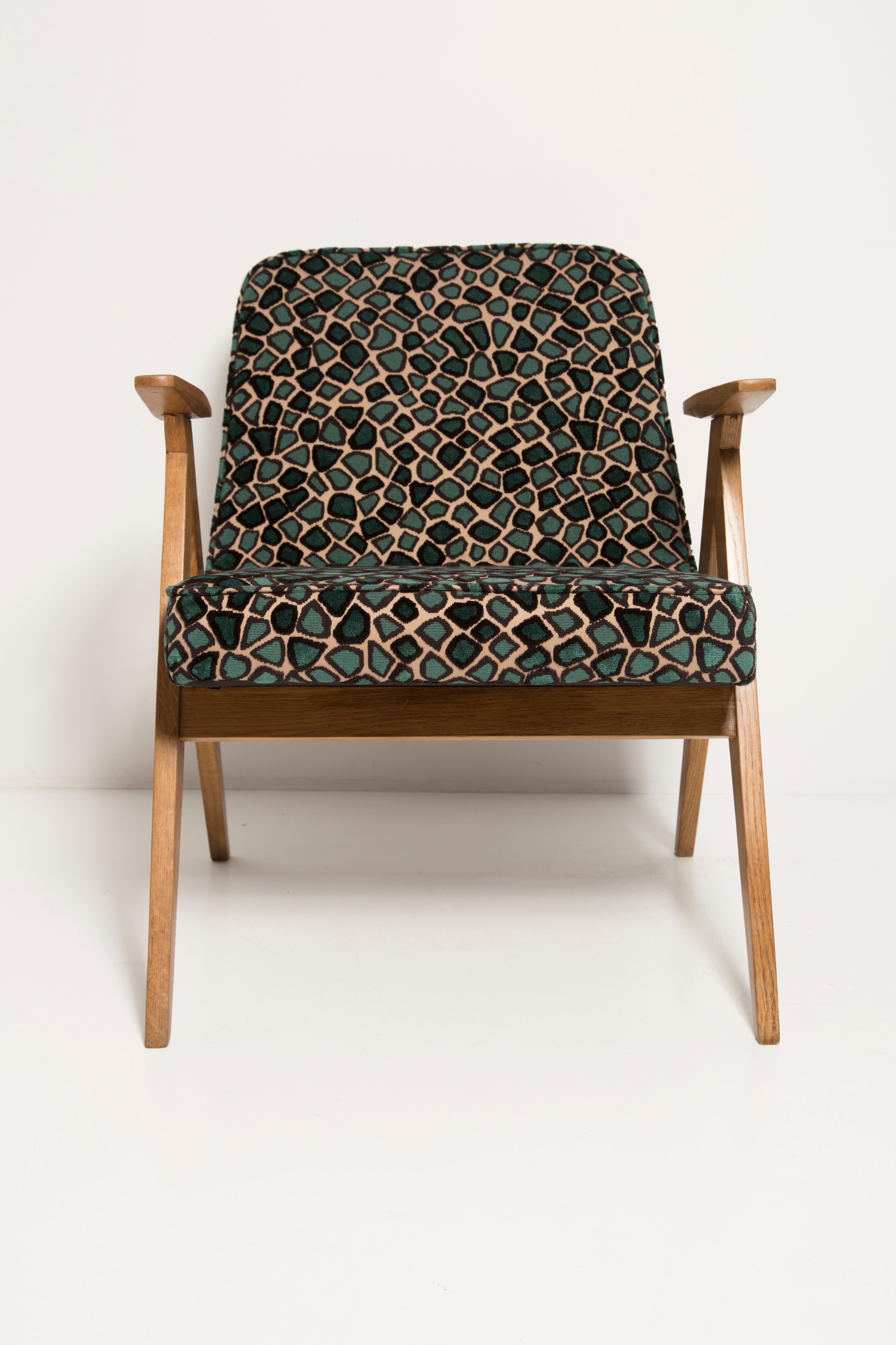Two Mid Century 366 Armchairs in Leopard Velvet, by Chierowski, Europe, 1960s For Sale 2