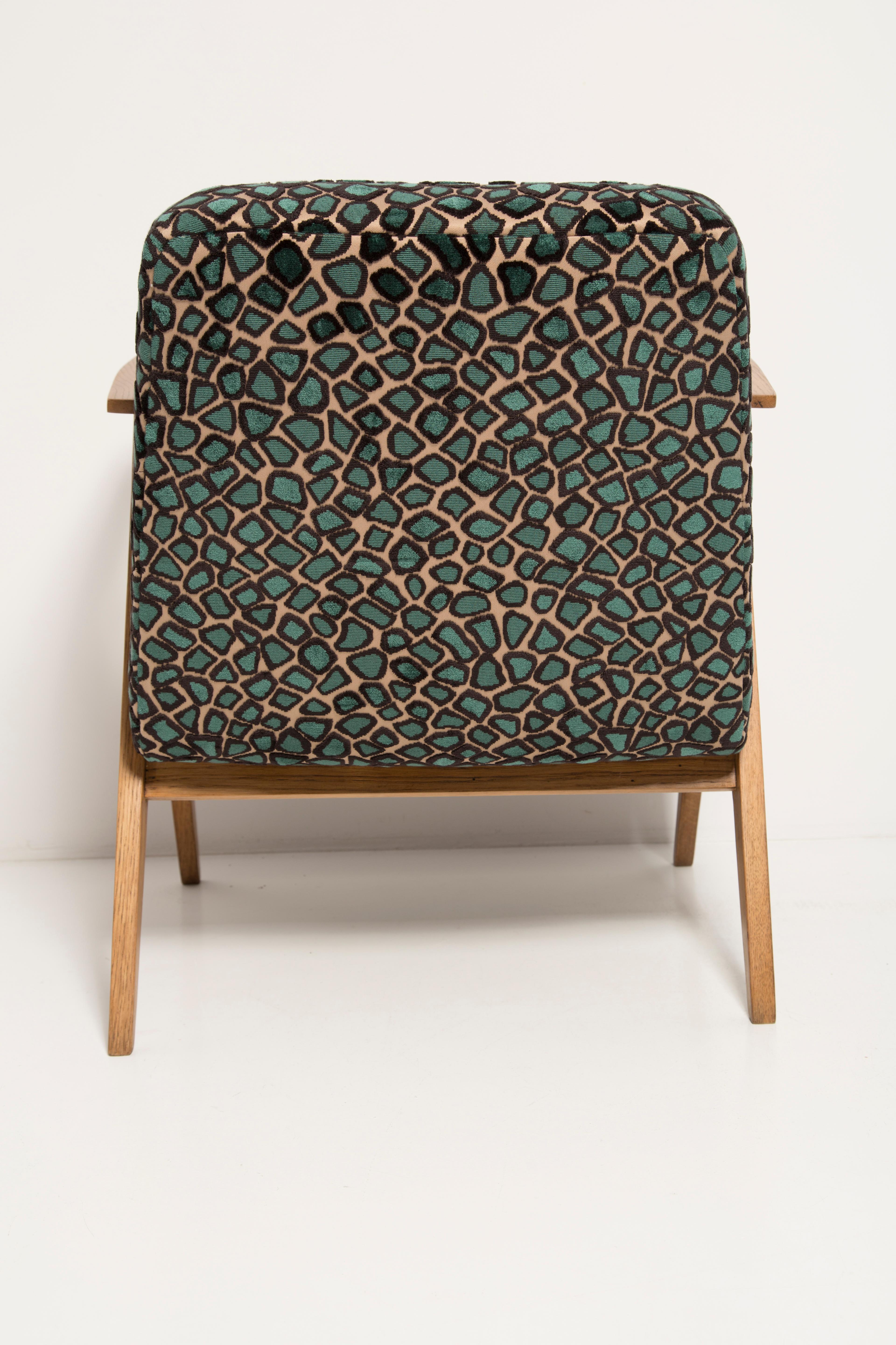 Two Mid Century 366 Armchairs in Leopard Velvet, by Chierowski, Europe, 1960s For Sale 6
