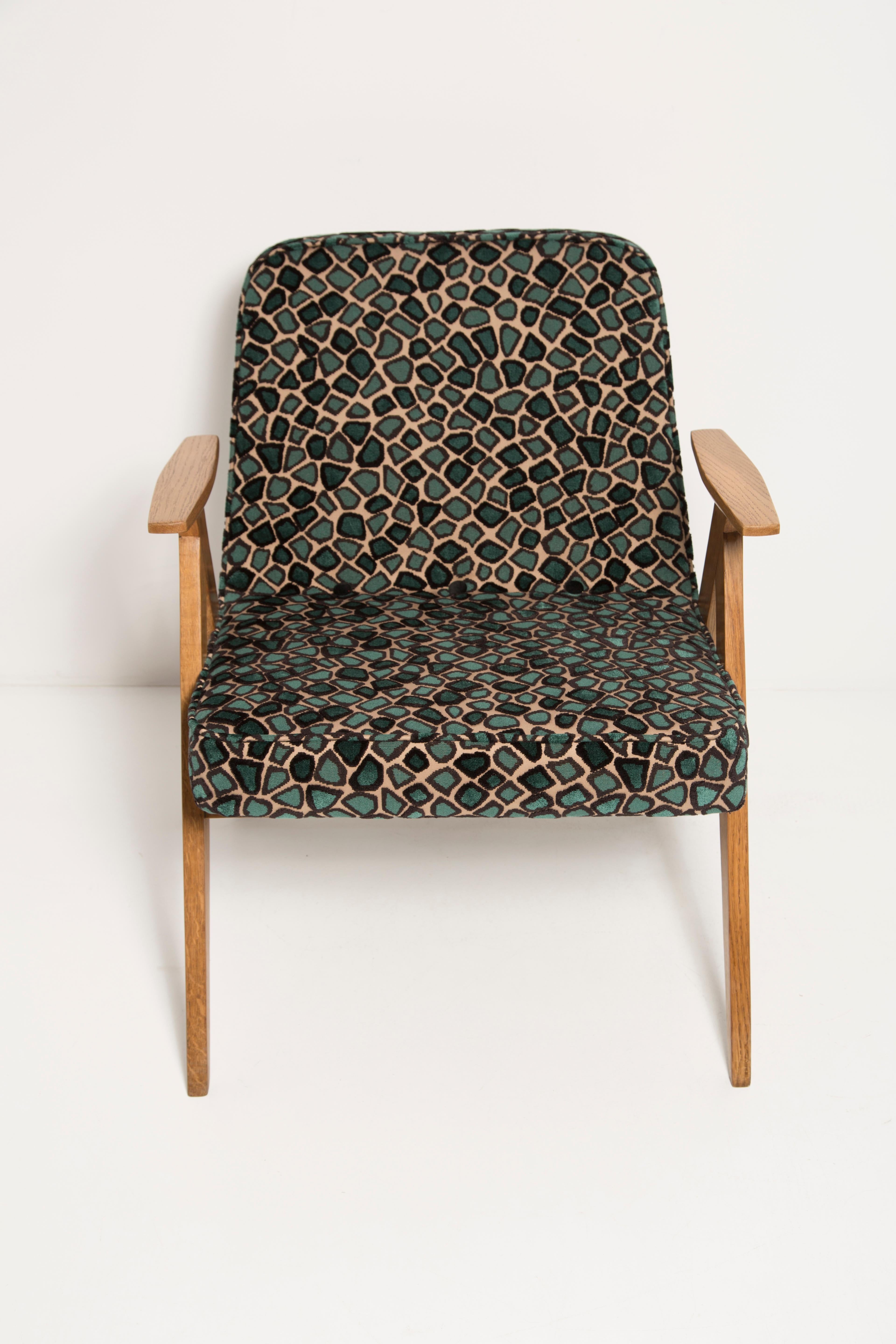 Two Mid Century 366 Armchairs in Leopard Velvet, by Chierowski, Europe, 1960s For Sale 1