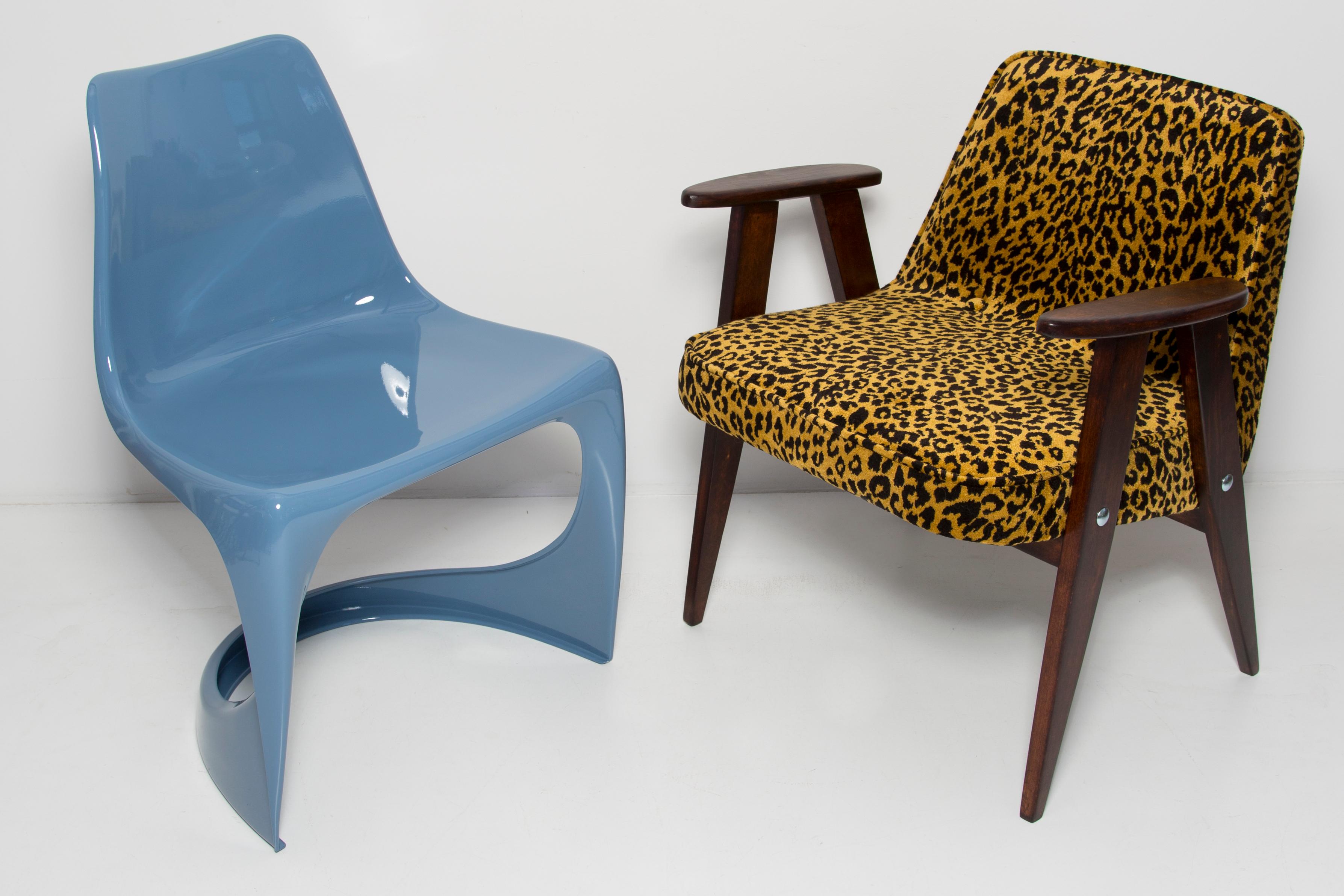 Tessile Due poltrone 366 di metà secolo in velluto leopardato, Jozef Chierowski, Europa anni '60 in vendita