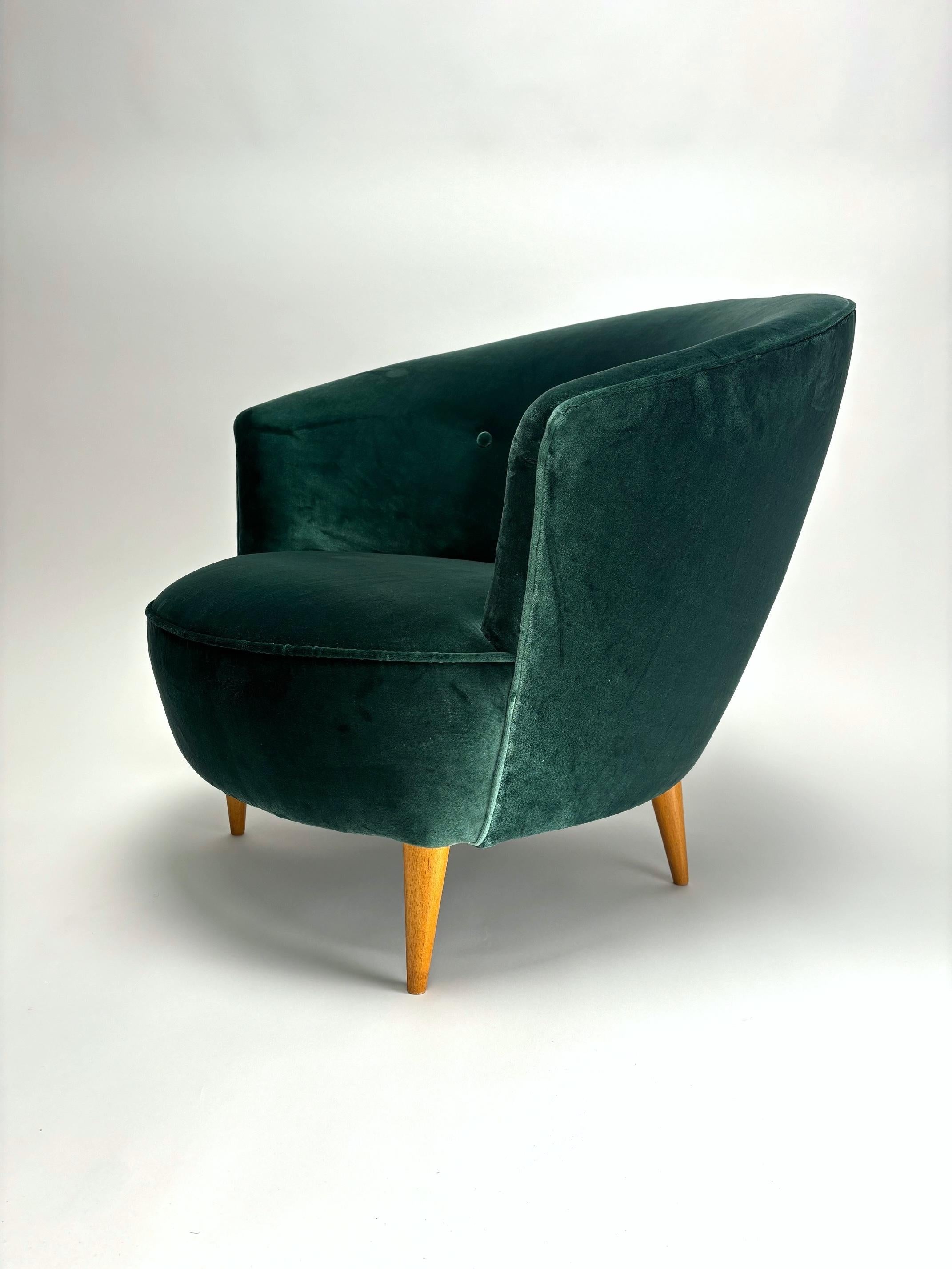 Deux fauteuils du milieu du siècle dans le style de Federico Munari (tissu Dedar), Italie Bon état - En vente à Argelato, BO