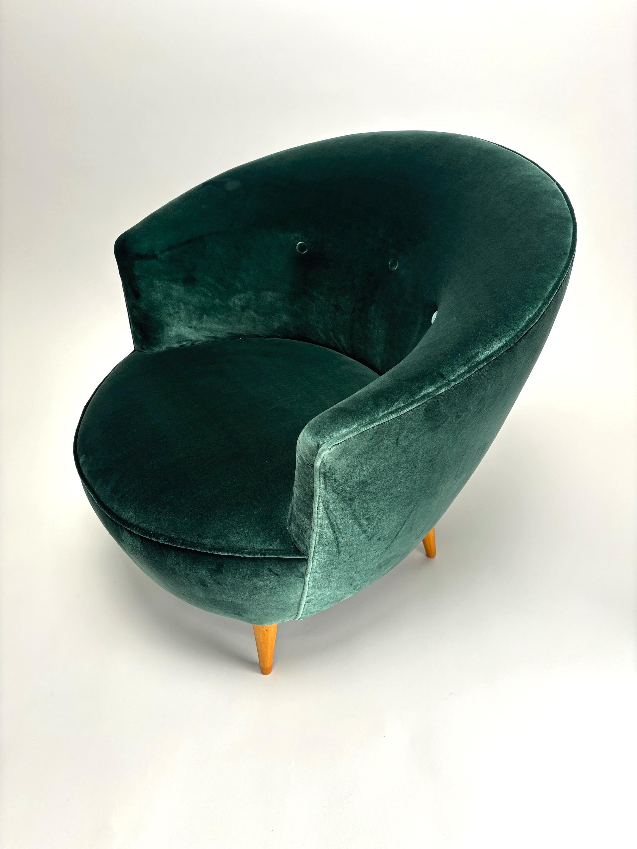 Milieu du XXe siècle Deux fauteuils du milieu du siècle dans le style de Federico Munari (tissu Dedar), Italie en vente