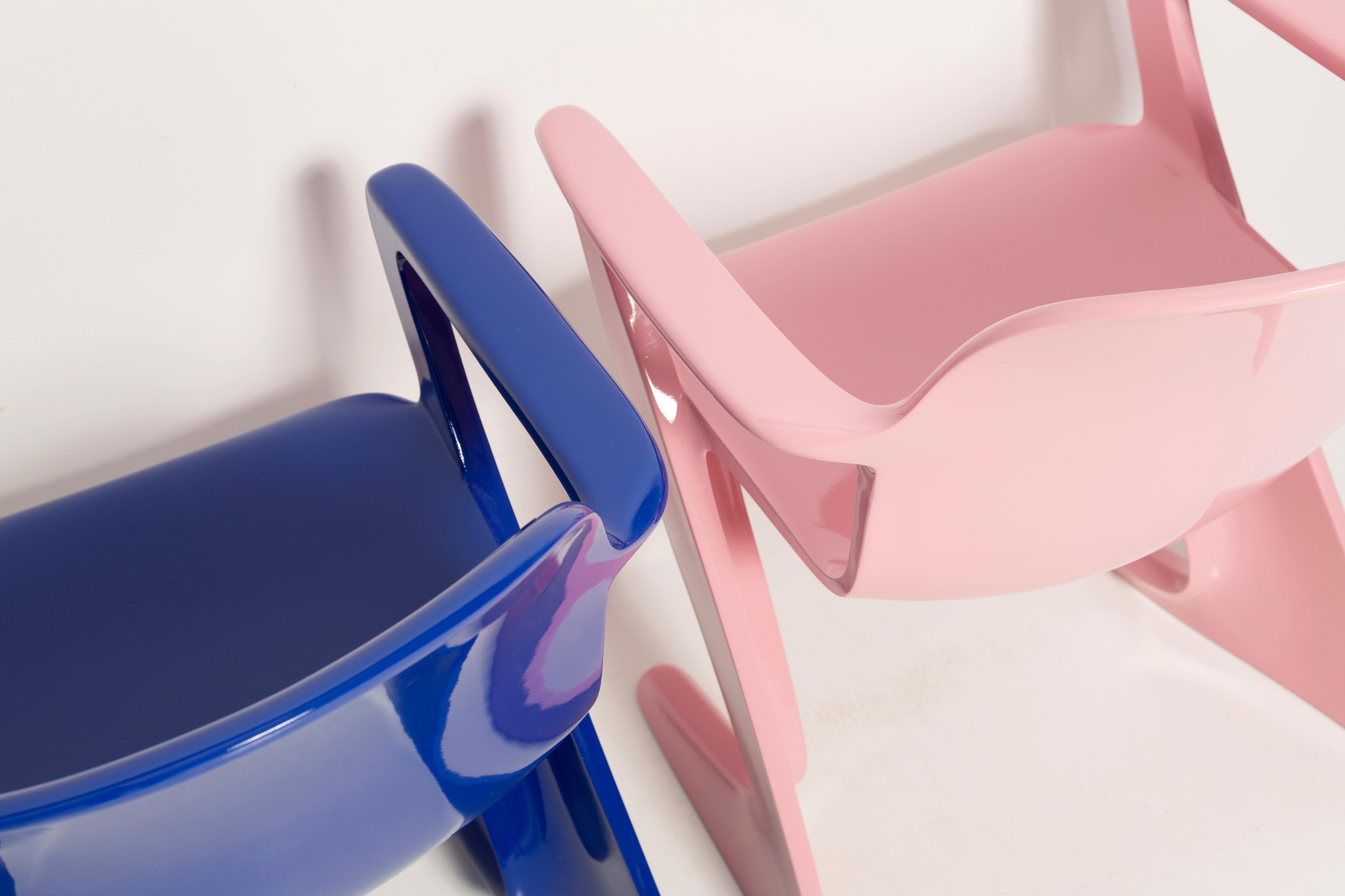 Lacquered Two Mid-Century Baby Pink and Blue Kangaroo Chairs, Ernst Moeckl, Germany, 1968 For Sale