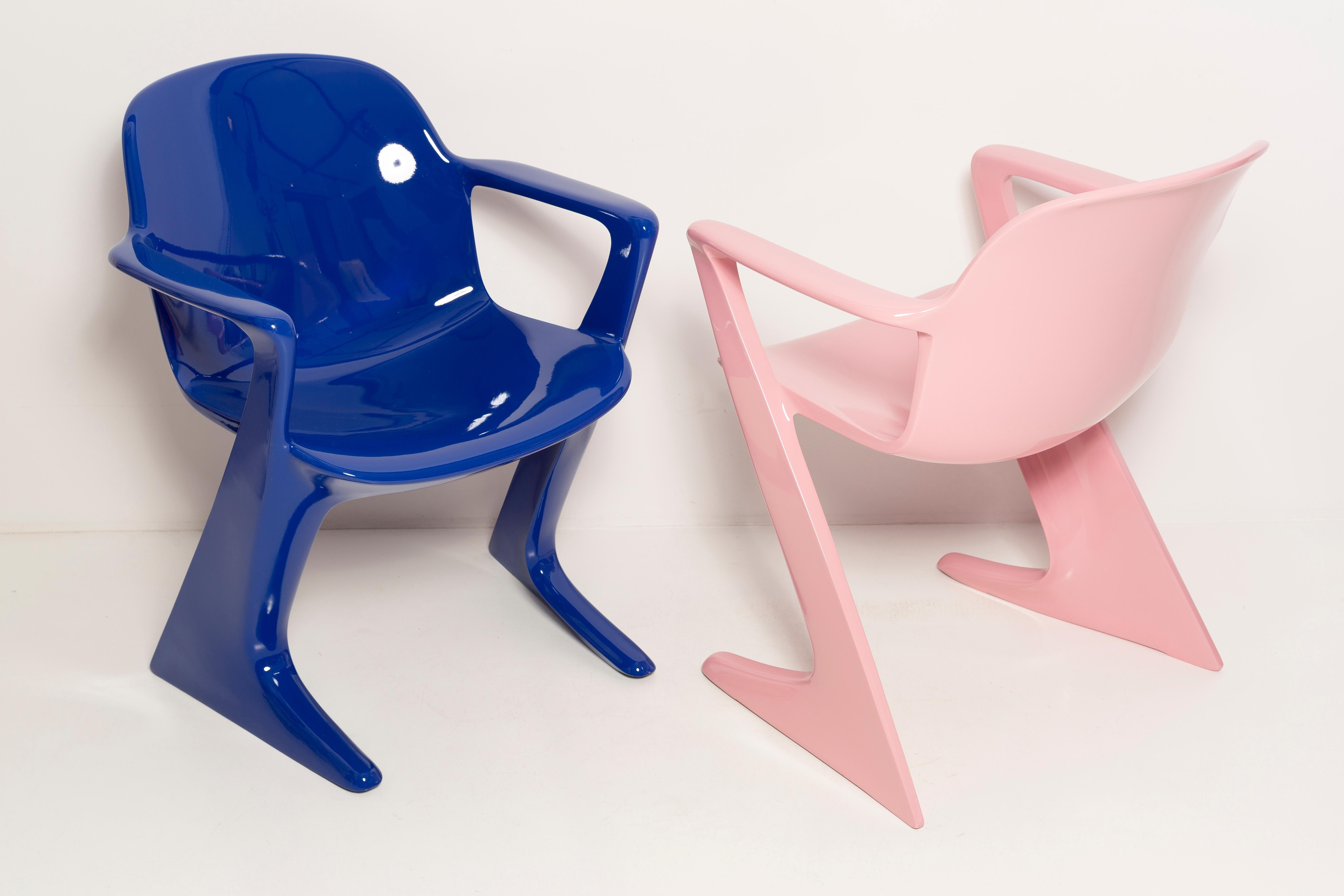 Two Mid-Century Baby Pink and Blue Kangaroo Chairs, Ernst Moeckl, Germany, 1968 In Excellent Condition For Sale In 05-080 Hornowek, PL