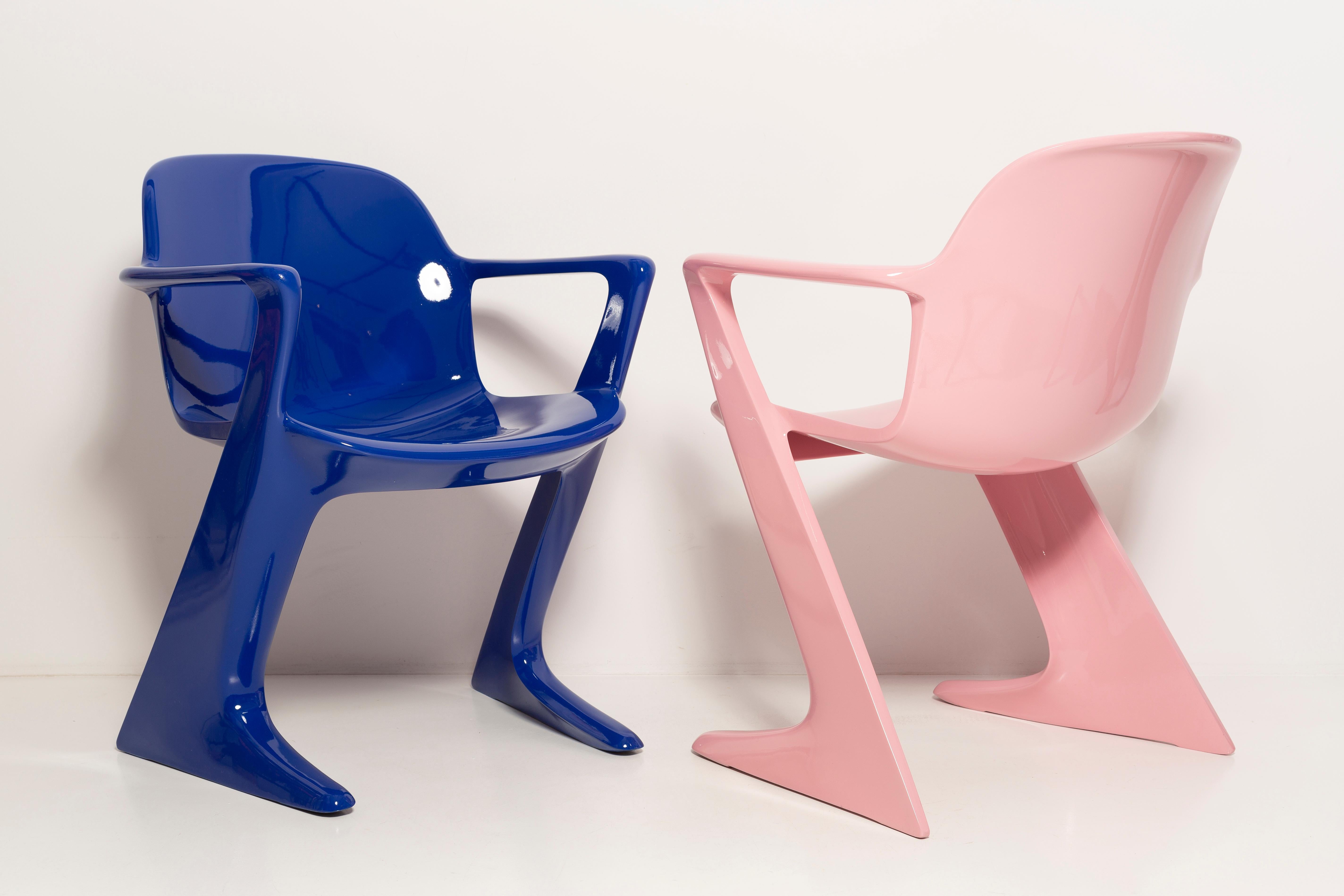 20th Century Two Mid-Century Baby Pink and Blue Kangaroo Chairs, Ernst Moeckl, Germany, 1968 For Sale