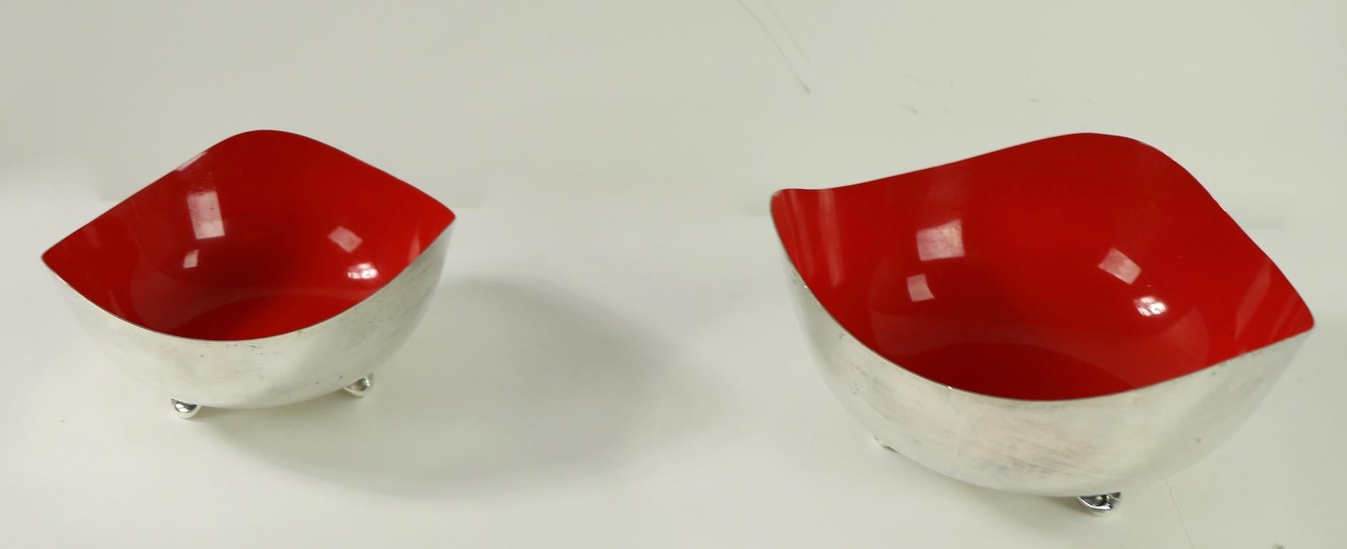 Two Mid Century Biomorphic Silver Plate Bowls with Red Enamel Interiors Oneida In Good Condition In New York, NY
