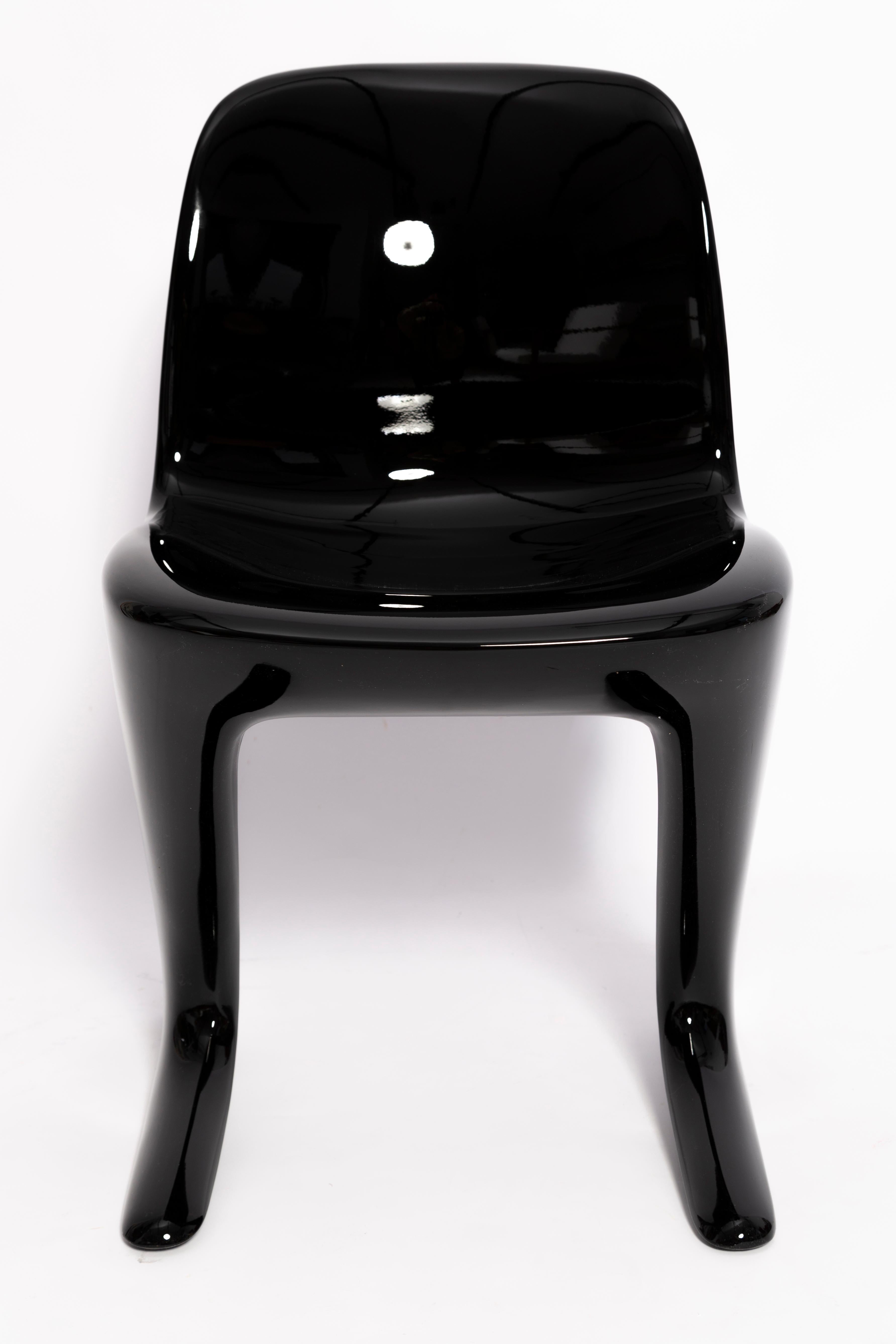 Laqué Deux chaises Kangourou noires du milieu du siècle conçues par Ernst Moeckl, Allemagne, années 1960 en vente