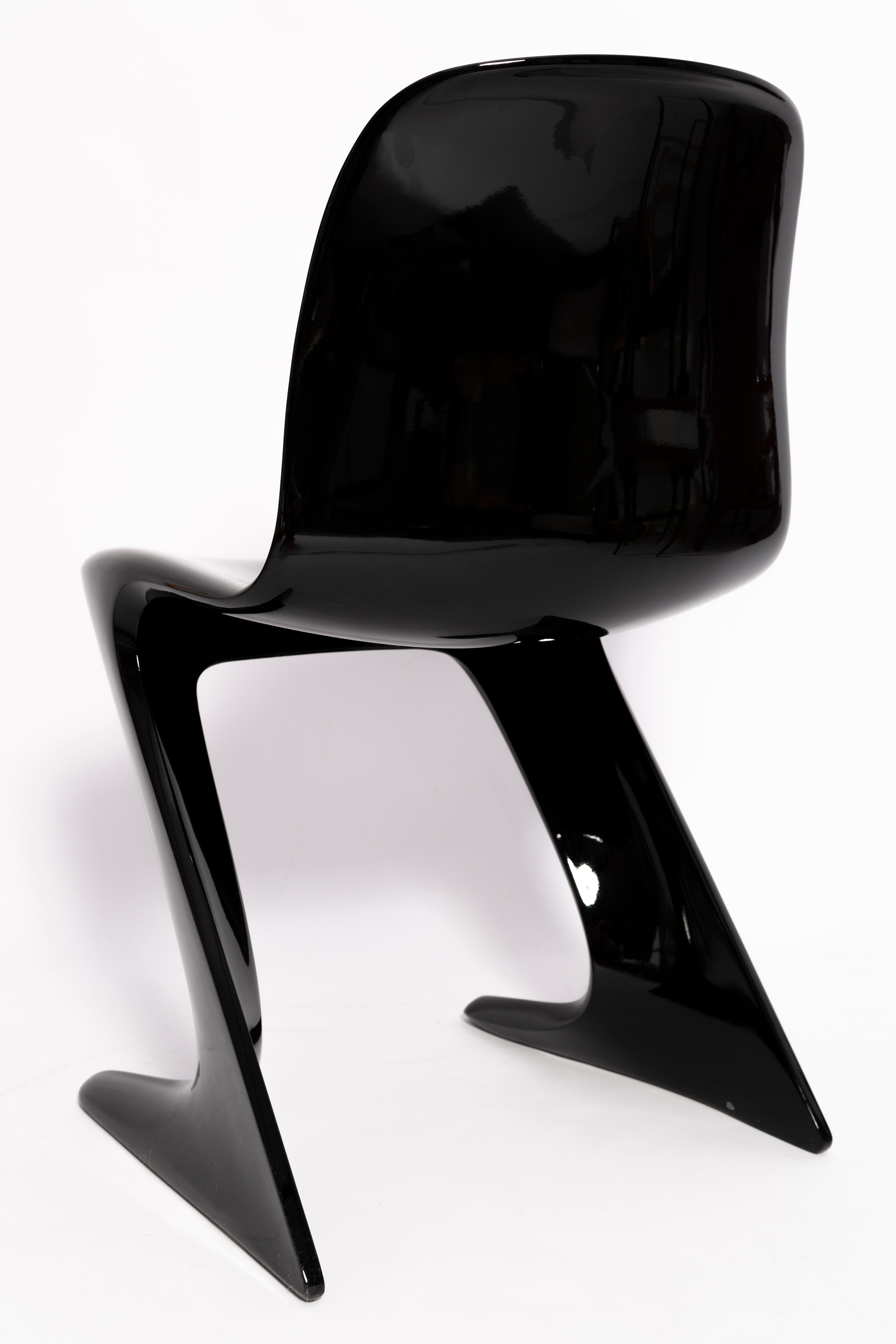20ième siècle Deux chaises Kangourou noires du milieu du siècle conçues par Ernst Moeckl, Allemagne, années 1960 en vente