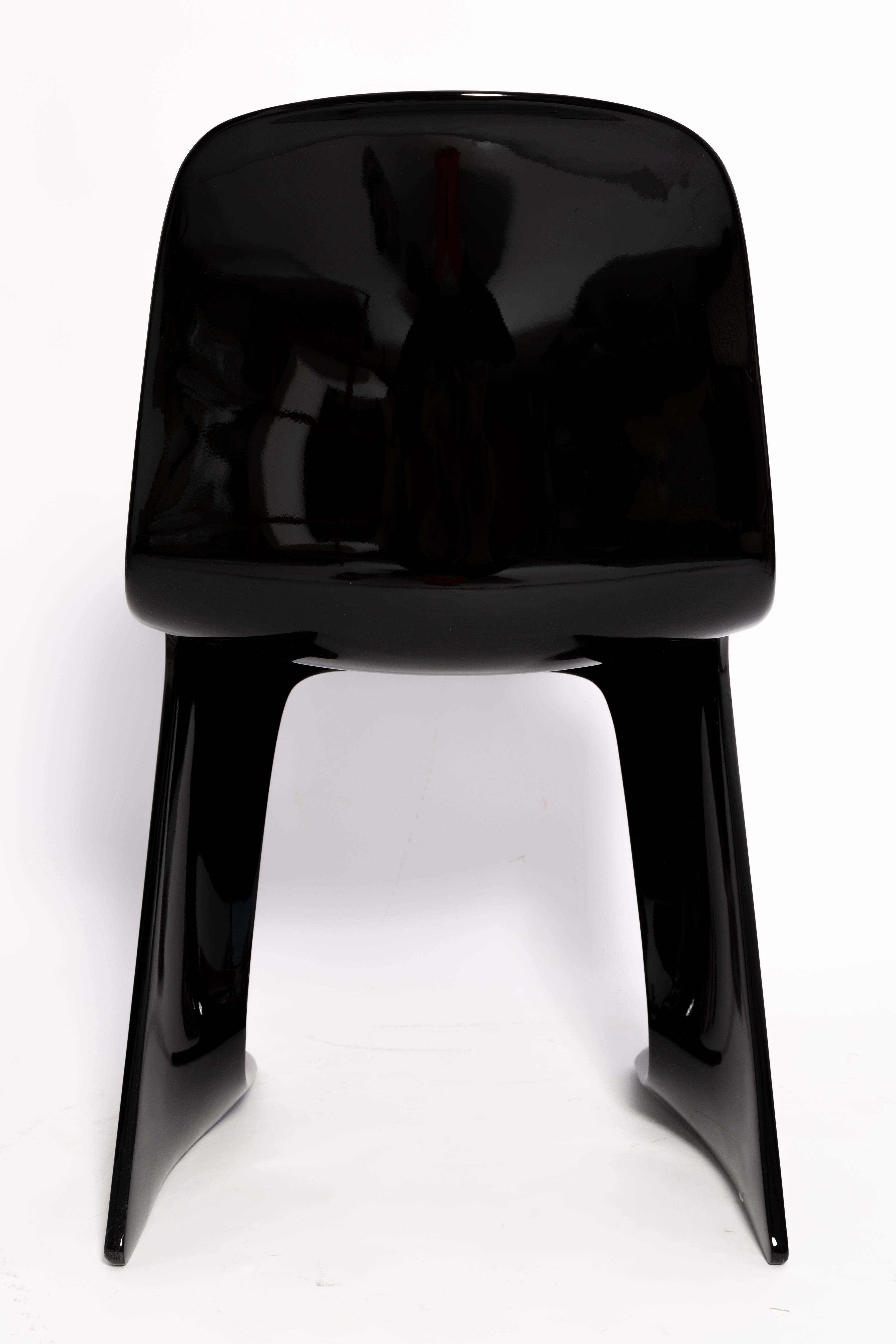 Fibre de verre Deux chaises Kangourou noires du milieu du siècle conçues par Ernst Moeckl, Allemagne, années 1960 en vente