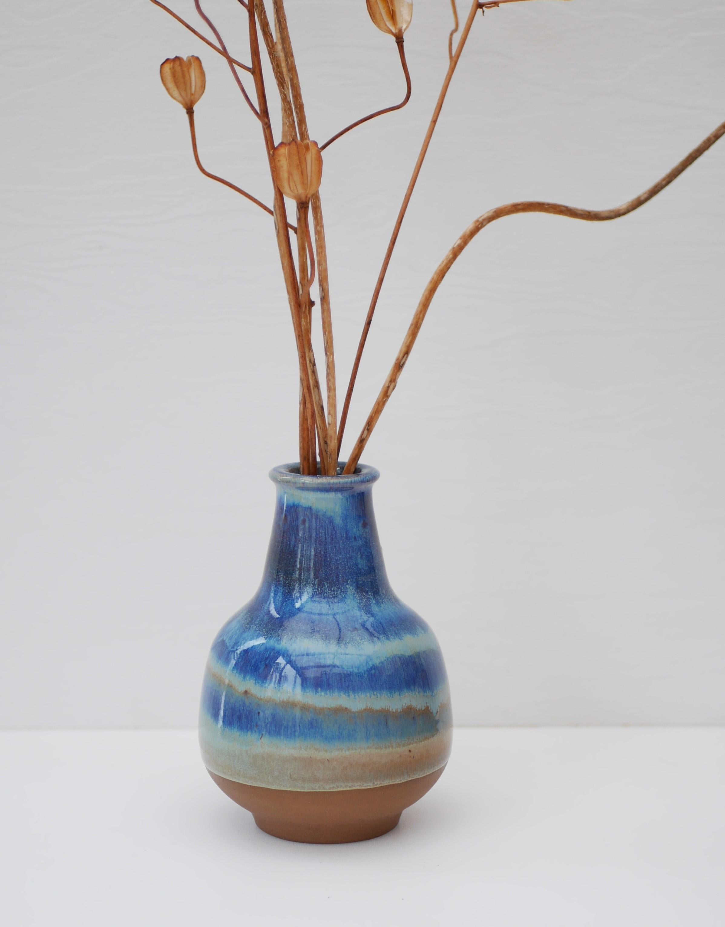 Two Mid-century blue vases by Michael Andersen, Bornholm, Denmark. For Sale 2