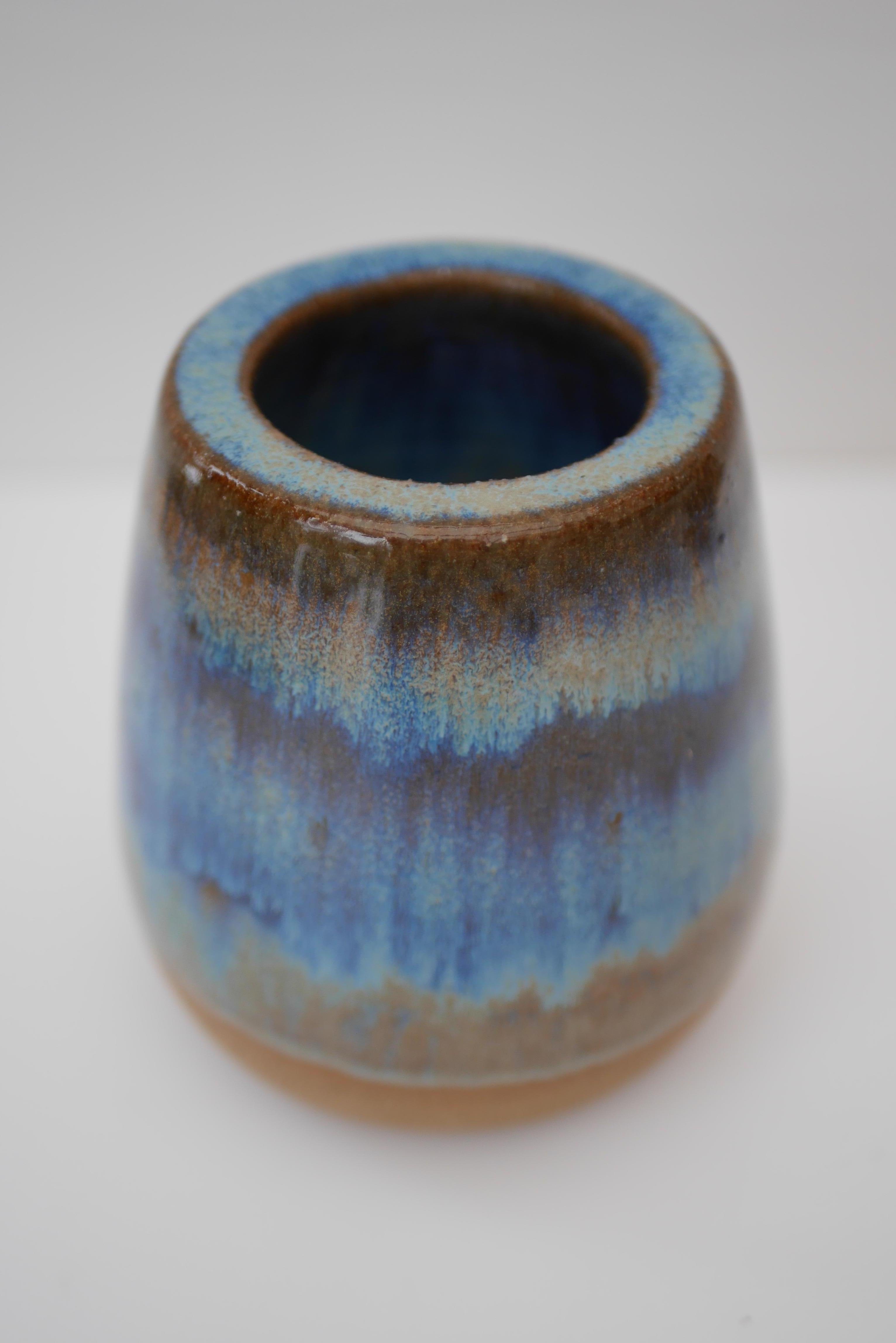 Two Mid-century blue vases by Michael Andersen, Bornholm, Denmark. For Sale 10