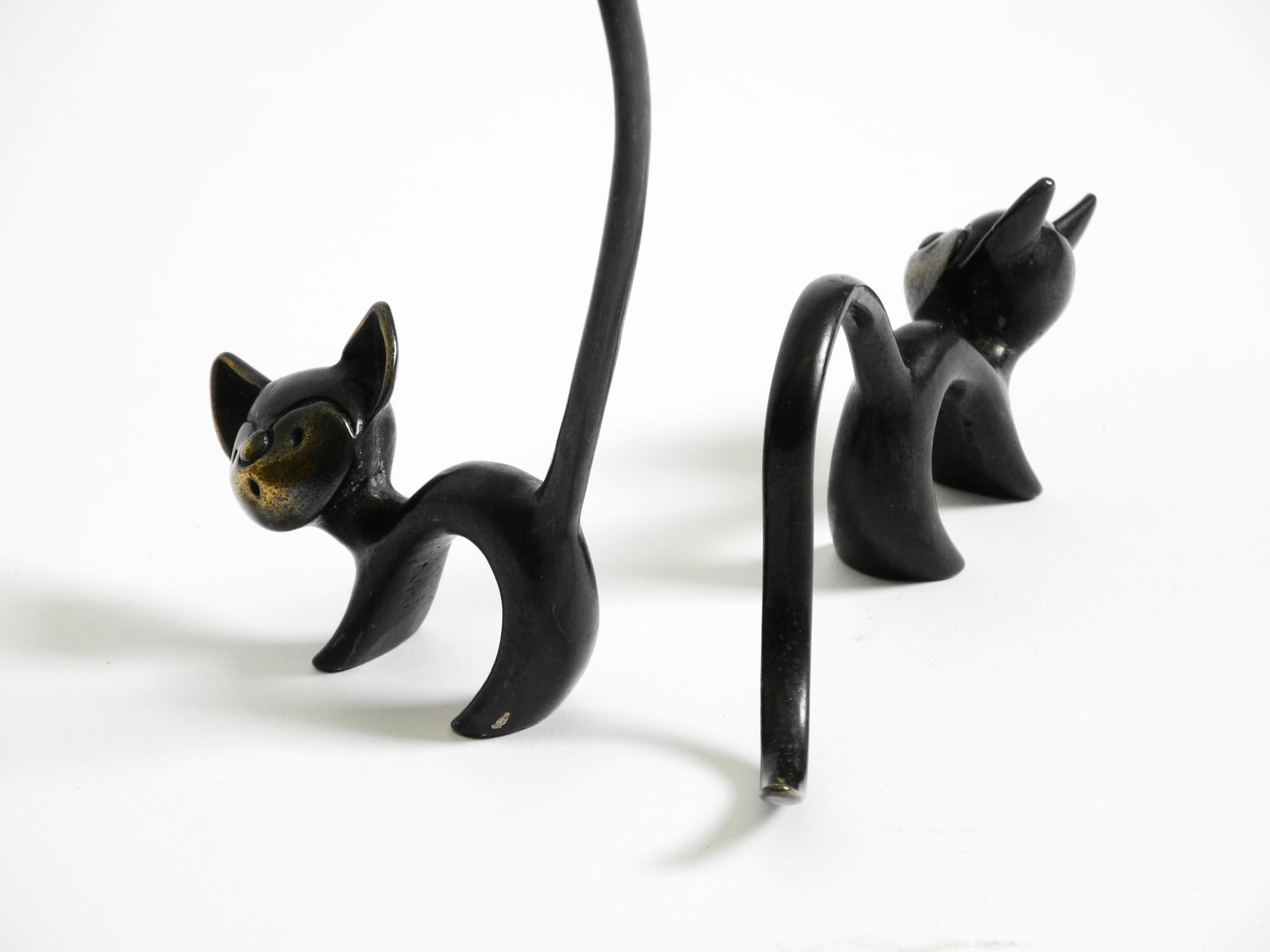 Zwei Messingkatzen aus der Mitte des Jahrhunderts als Ringhalter von Walter Bosse für Herta Baller im Angebot 5
