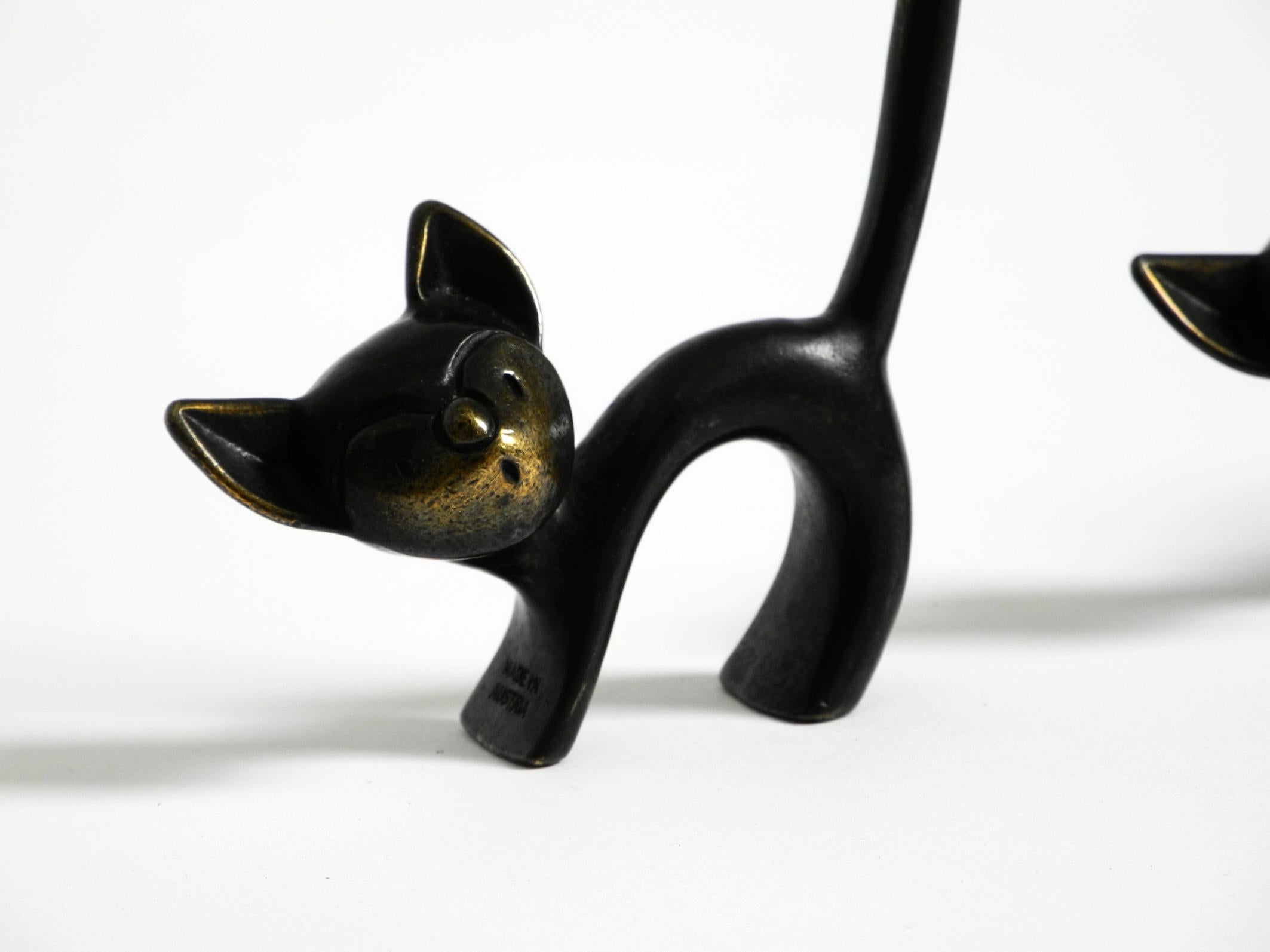 Zwei Messingkatzen aus der Mitte des Jahrhunderts als Ringhalter von Walter Bosse für Herta Baller im Angebot 8