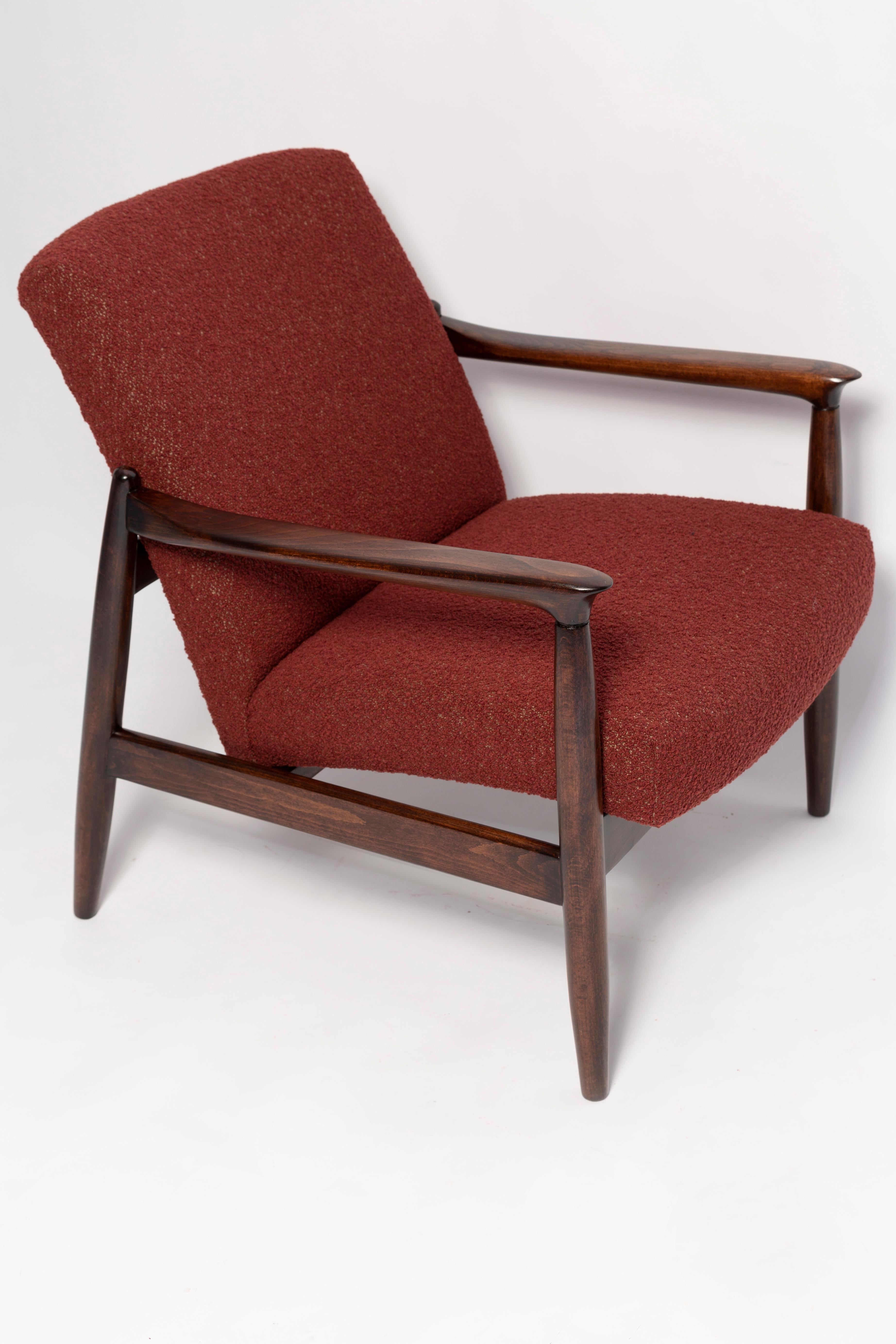 Two Mid Century Burgundy Boucle GFM-64 Armchairs, Edmund Homa, Europe, 1960s In Excellent Condition For Sale In 05-080 Hornowek, PL