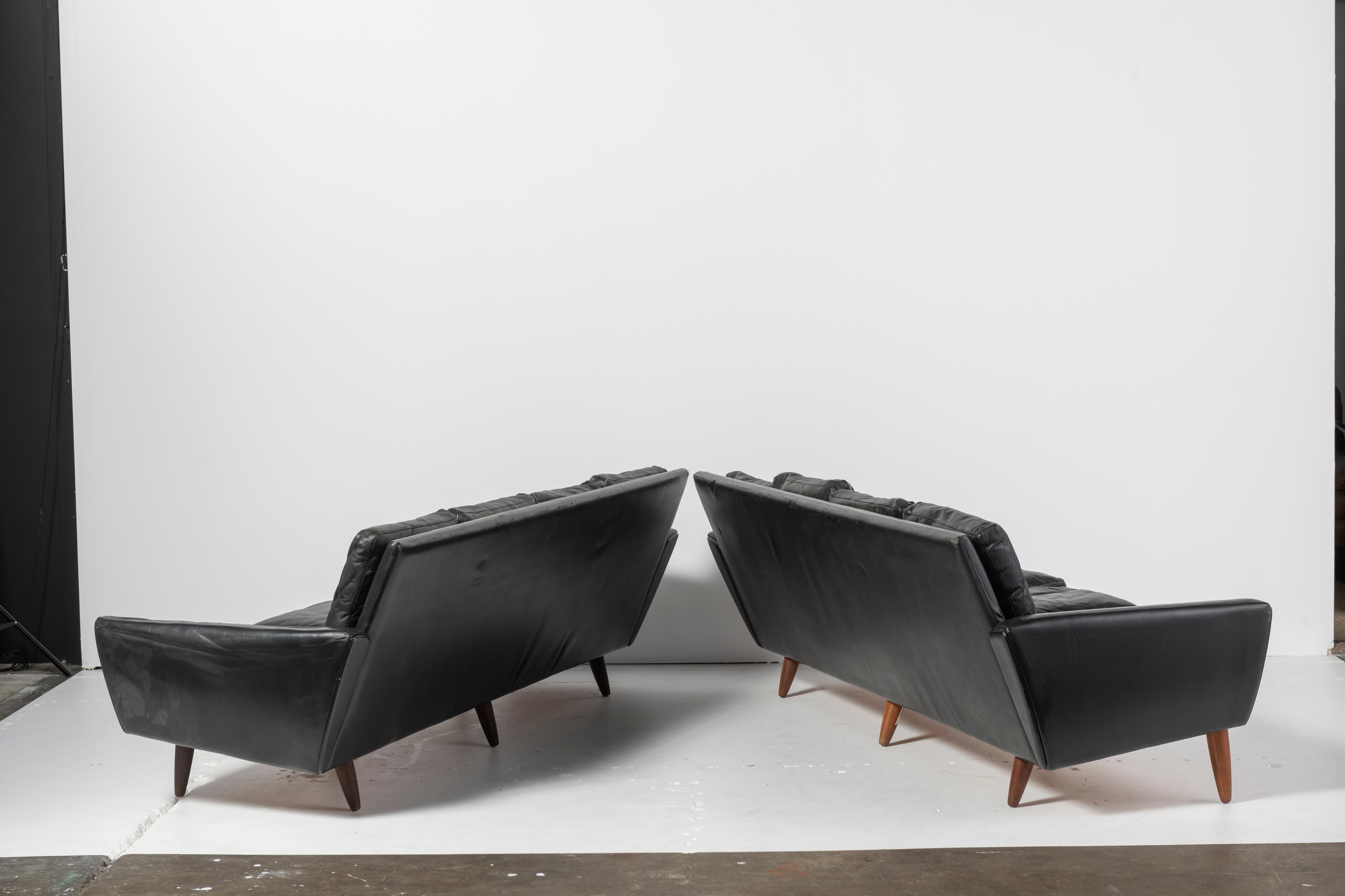 Mid-Century Modern Deux canapés danois en cuir du milieu du siècle de Georg Thams en vente