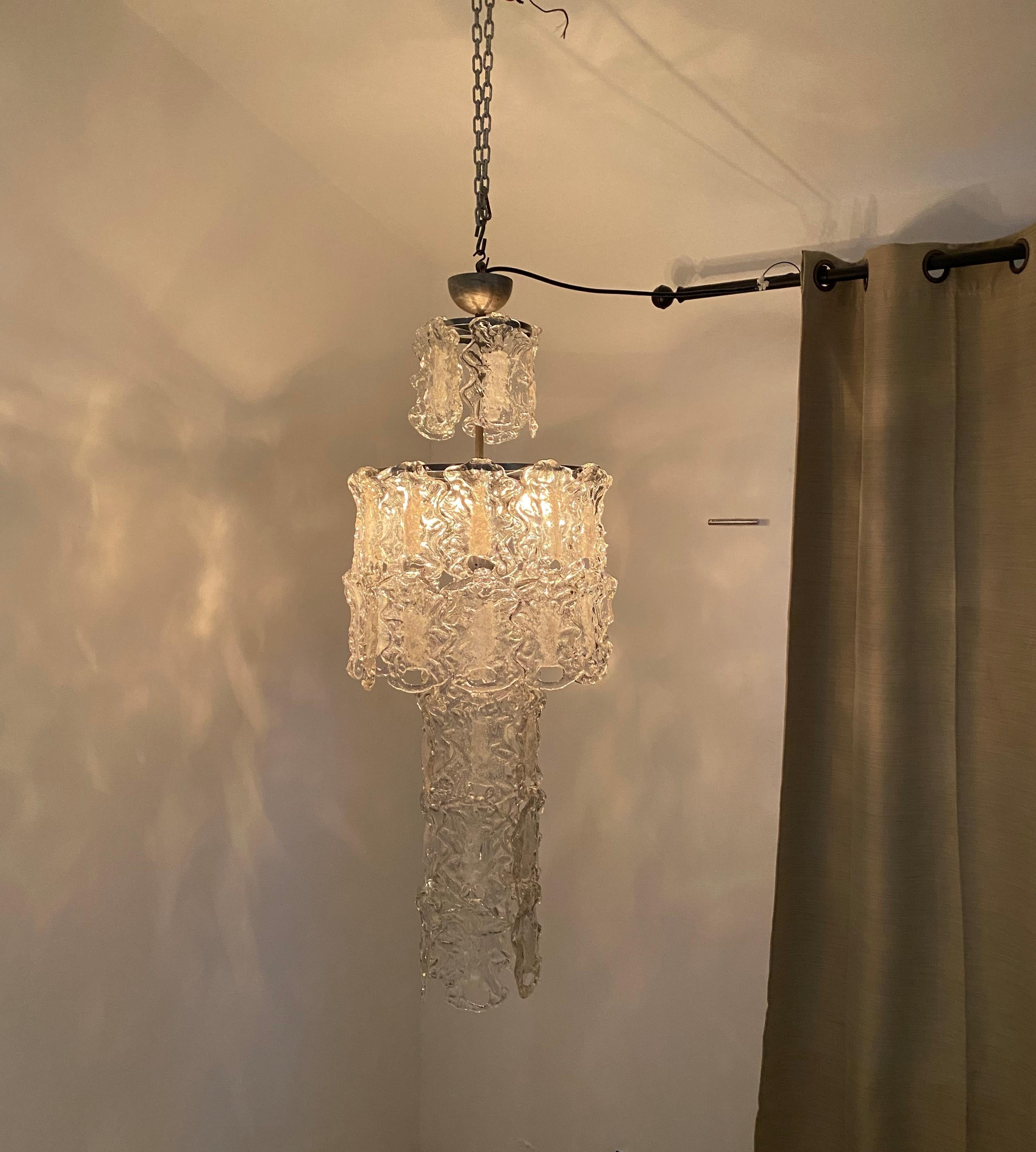 Two Mid-Century Modern Chandeliers,  in Murano Glass, Italy, circa 1970 For Sale 5