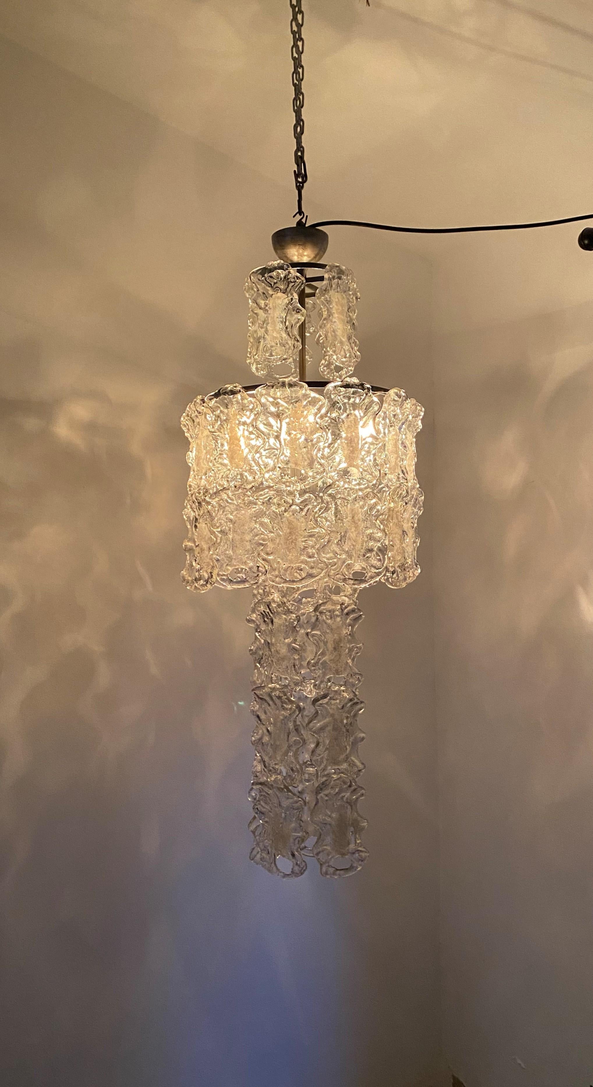 Two Mid-Century Modern Chandeliers,  in Murano Glass, Italy, circa 1970 For Sale 6