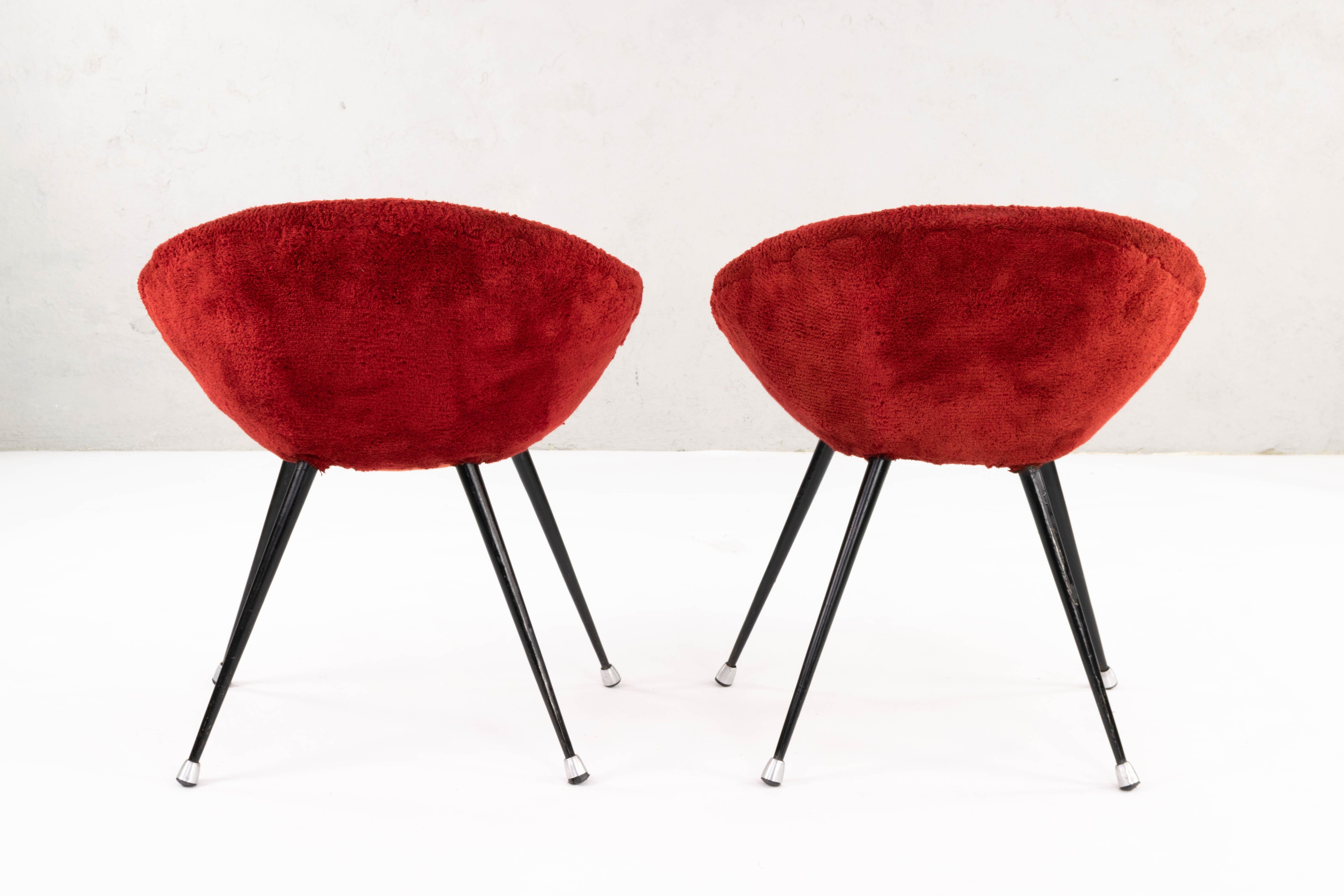 Two French Mid Century Modern Children's Shell Chairs in Iron and Red Plush 1950 In Good Condition In Escalona, Toledo