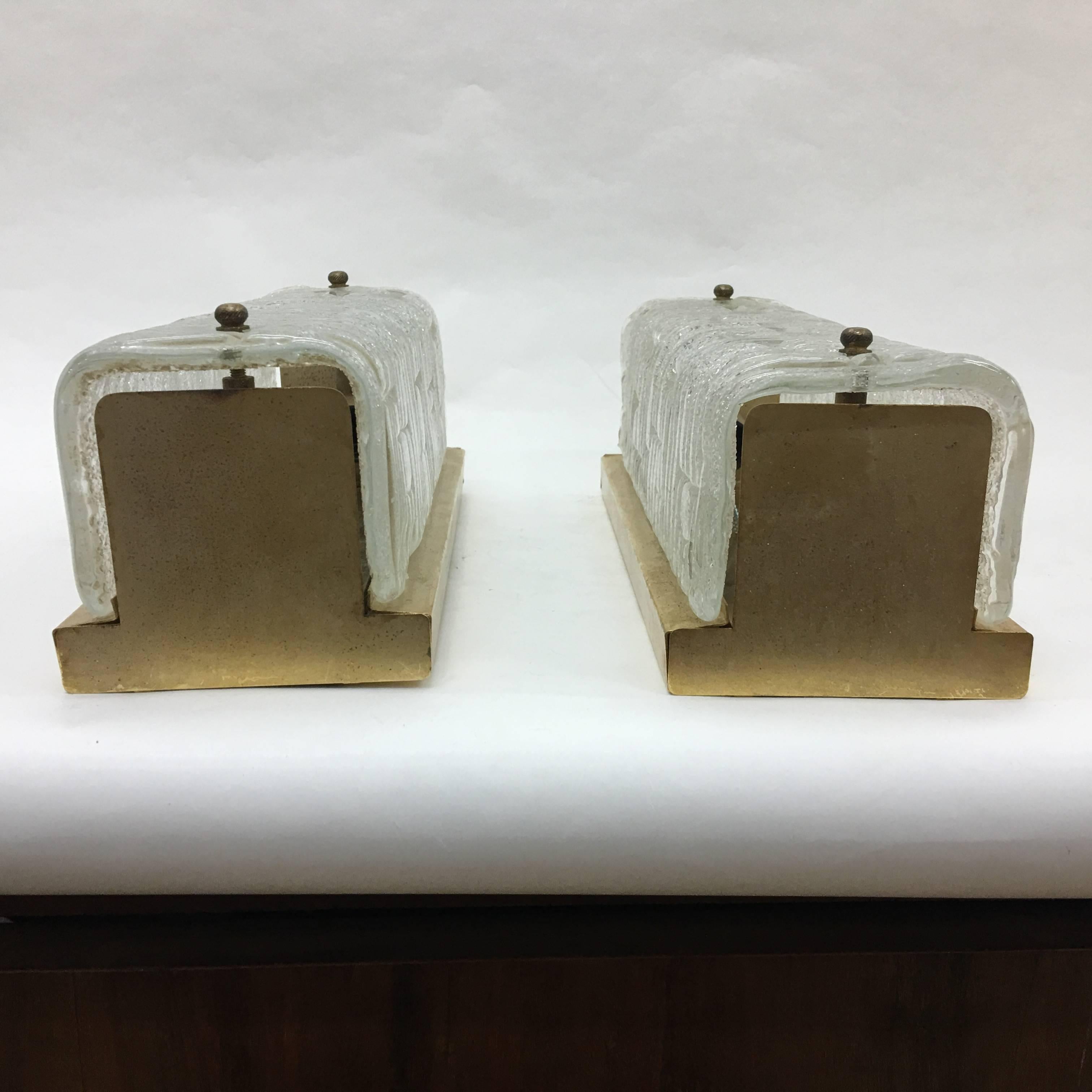 Two brass and Murano glass rectangular wall sconces made in Italy in 1960. They work with 110-240 volts and need regular bulbs. The original patina create a vibrant vintage look.