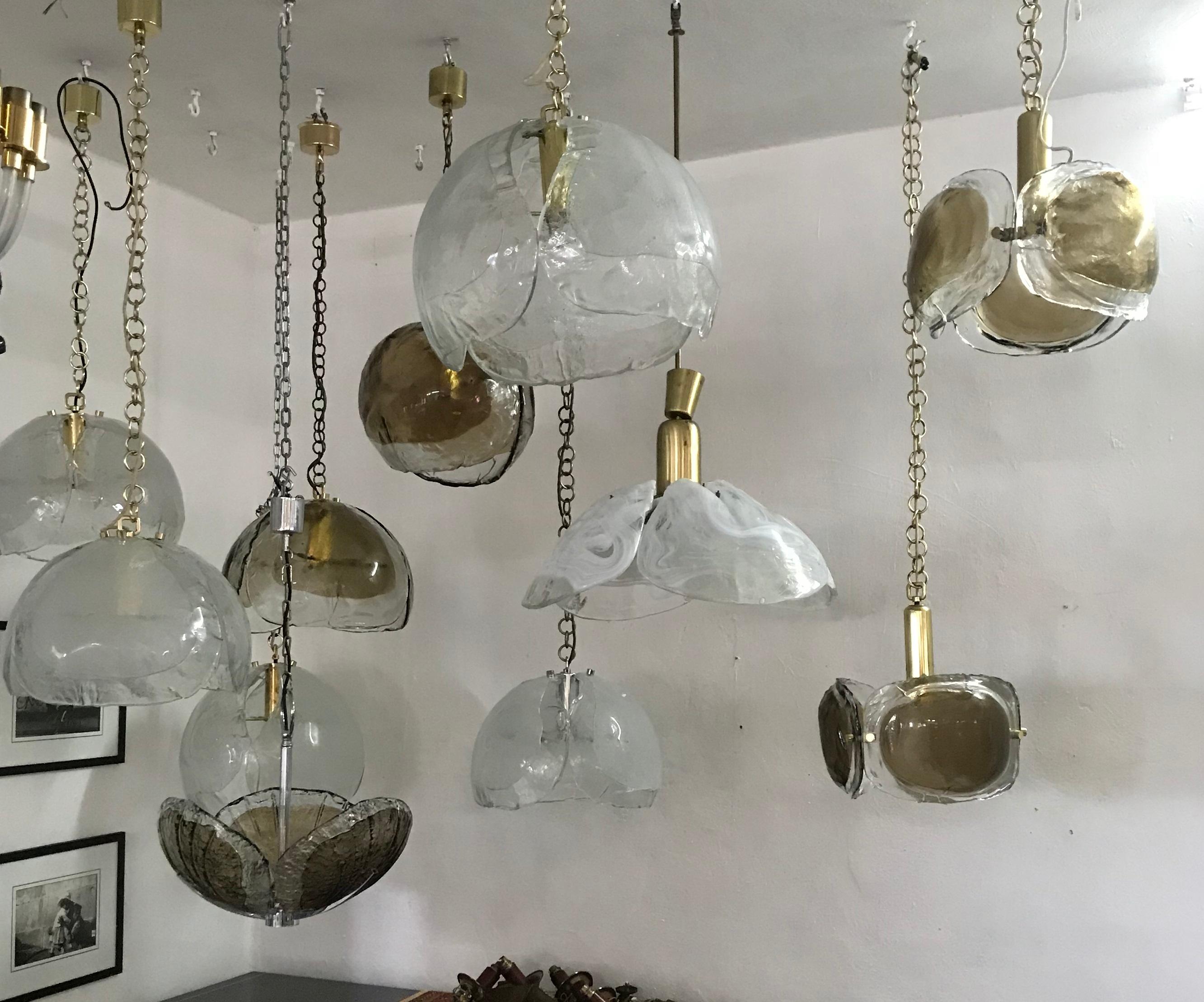 XX secolo Due lampadari di metà secolo Kaiser Leuchten con vetro di Mazzega, 1970 ca. in vendita